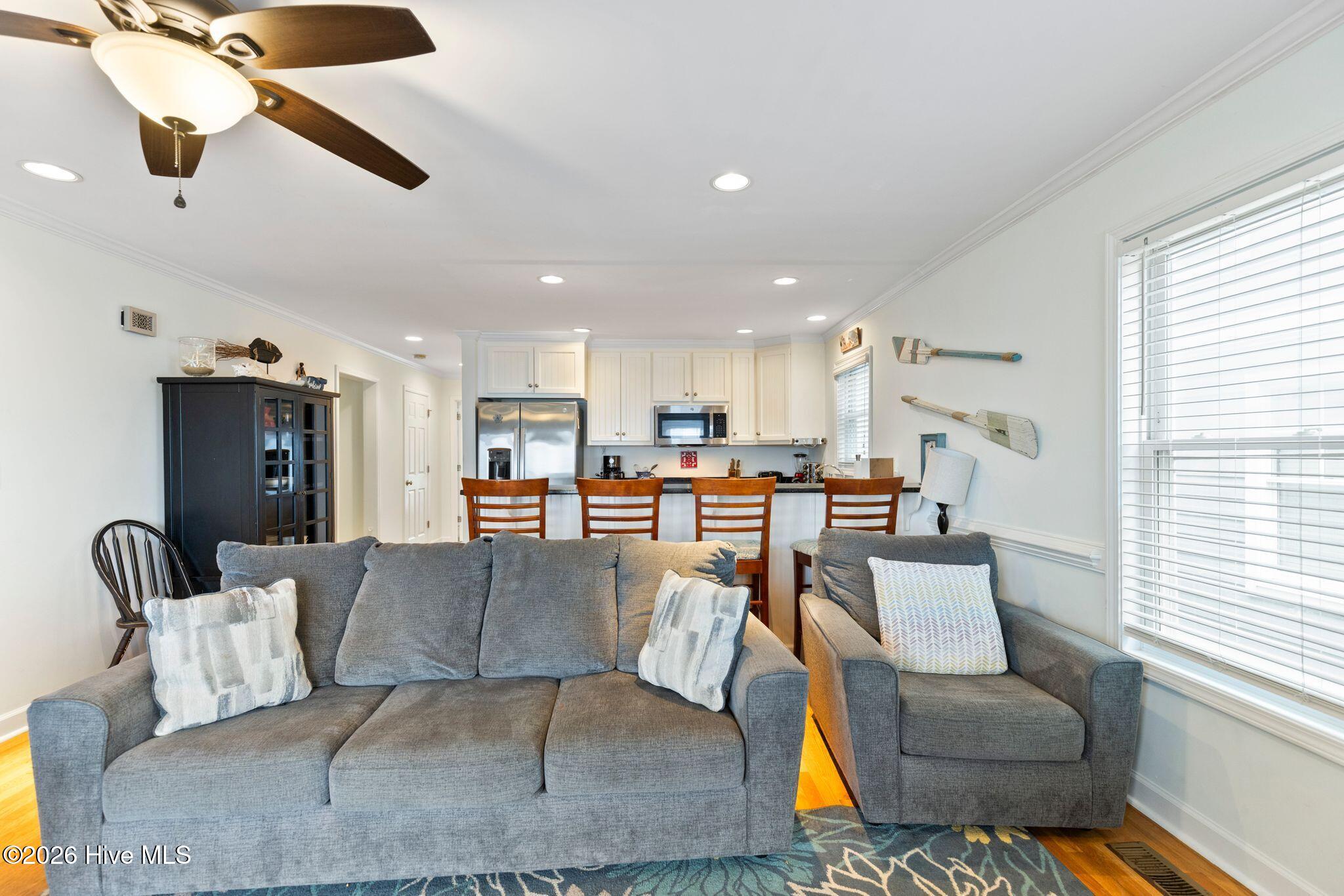 100570292 | Photo 12