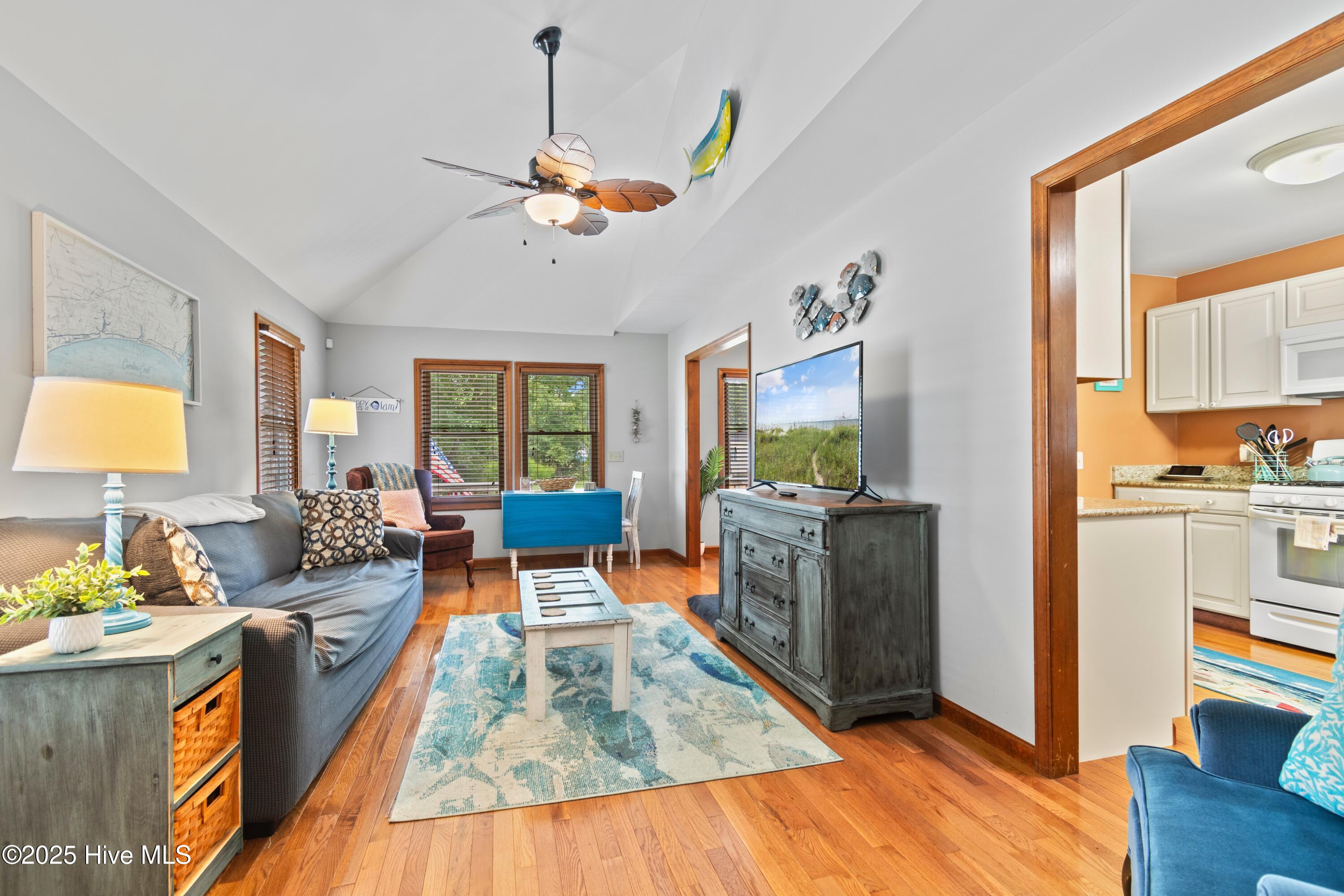 100530130 | Photo 14