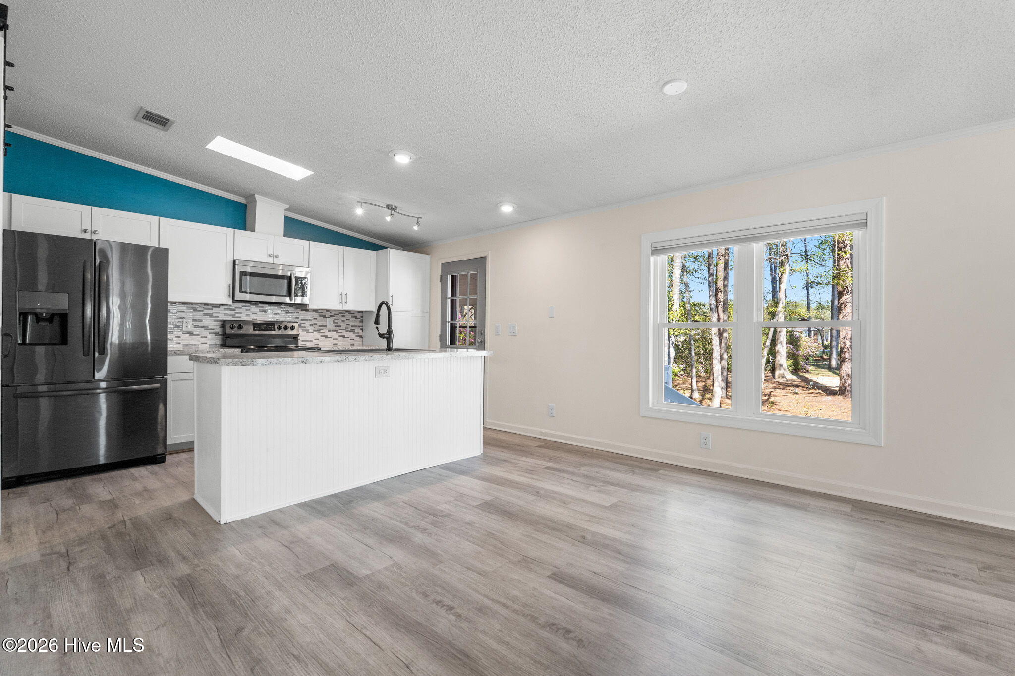 100555221 | Photo 12