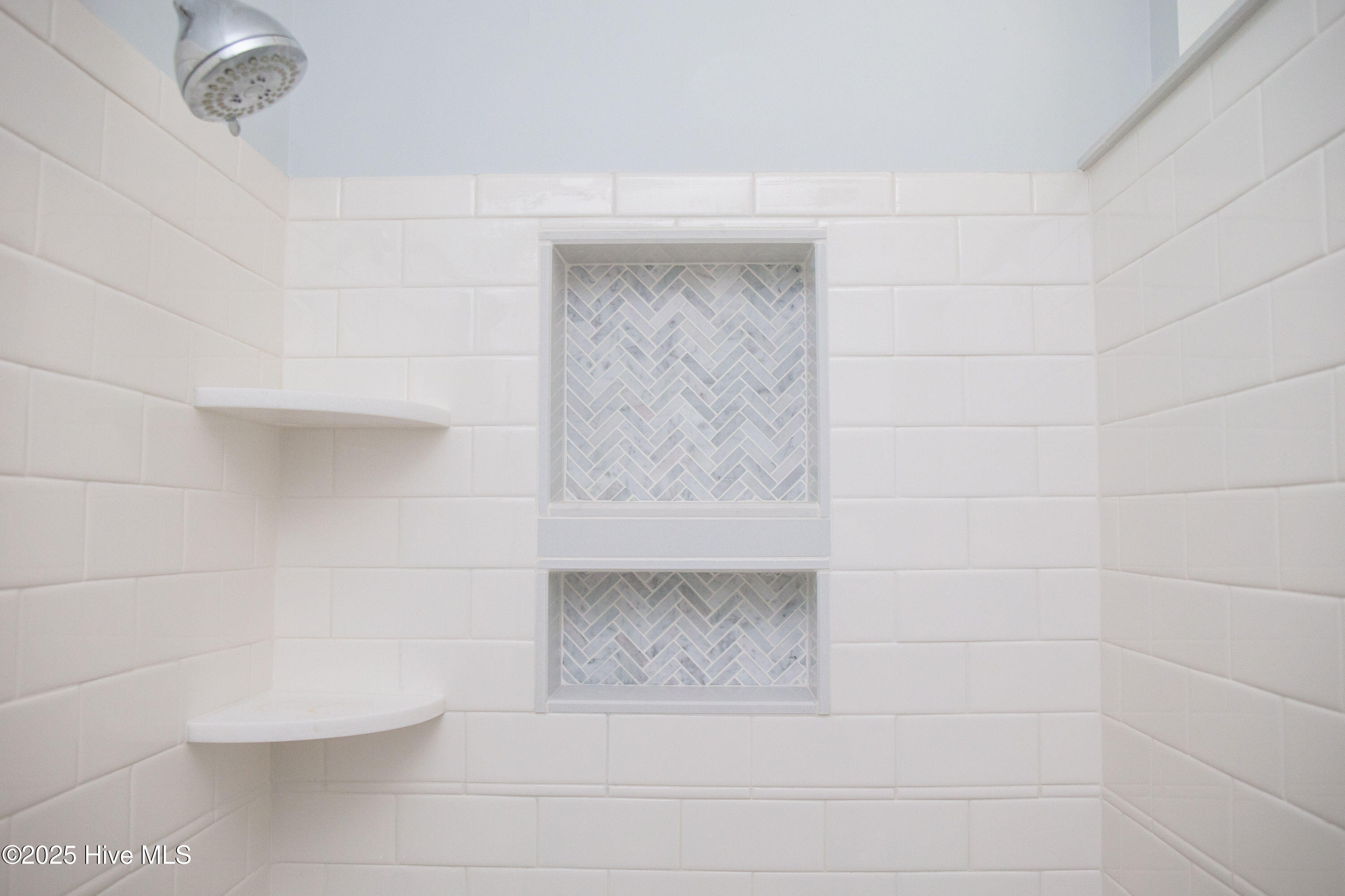 100541025 | Photo 40