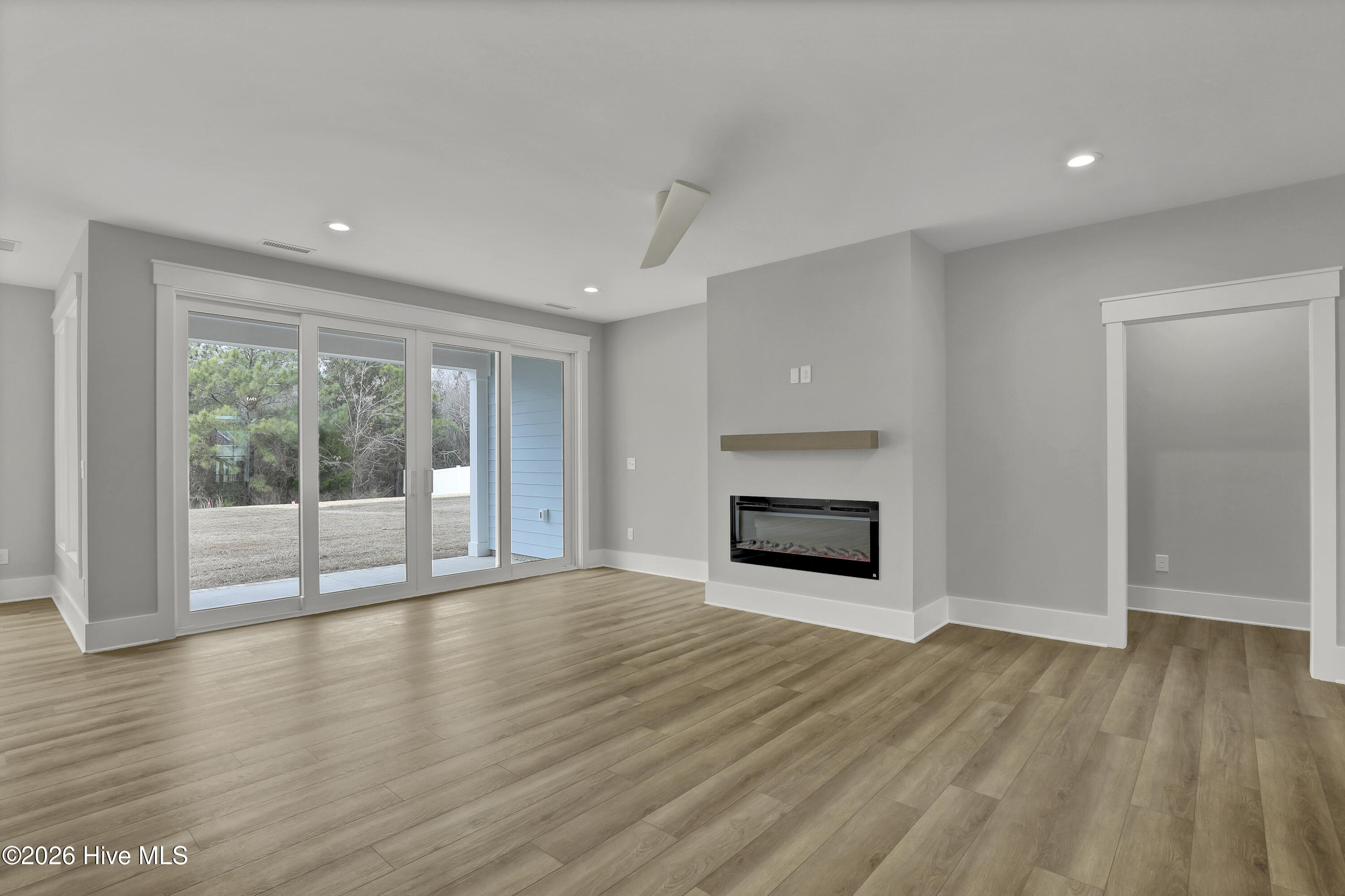 100534005 | Photo 11