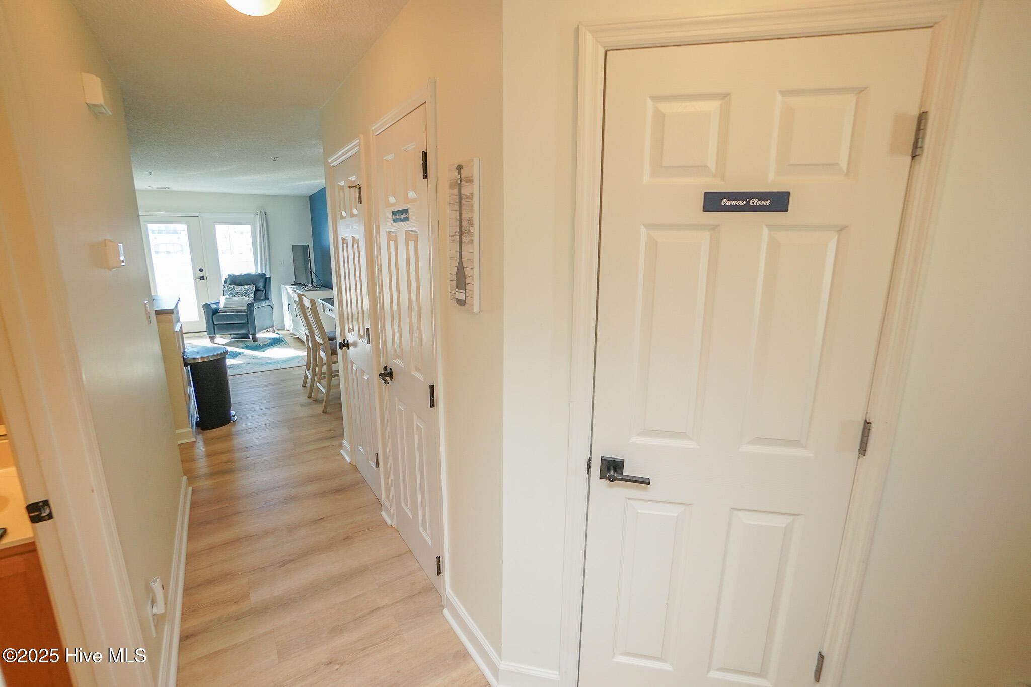 100535183 | Photo 24