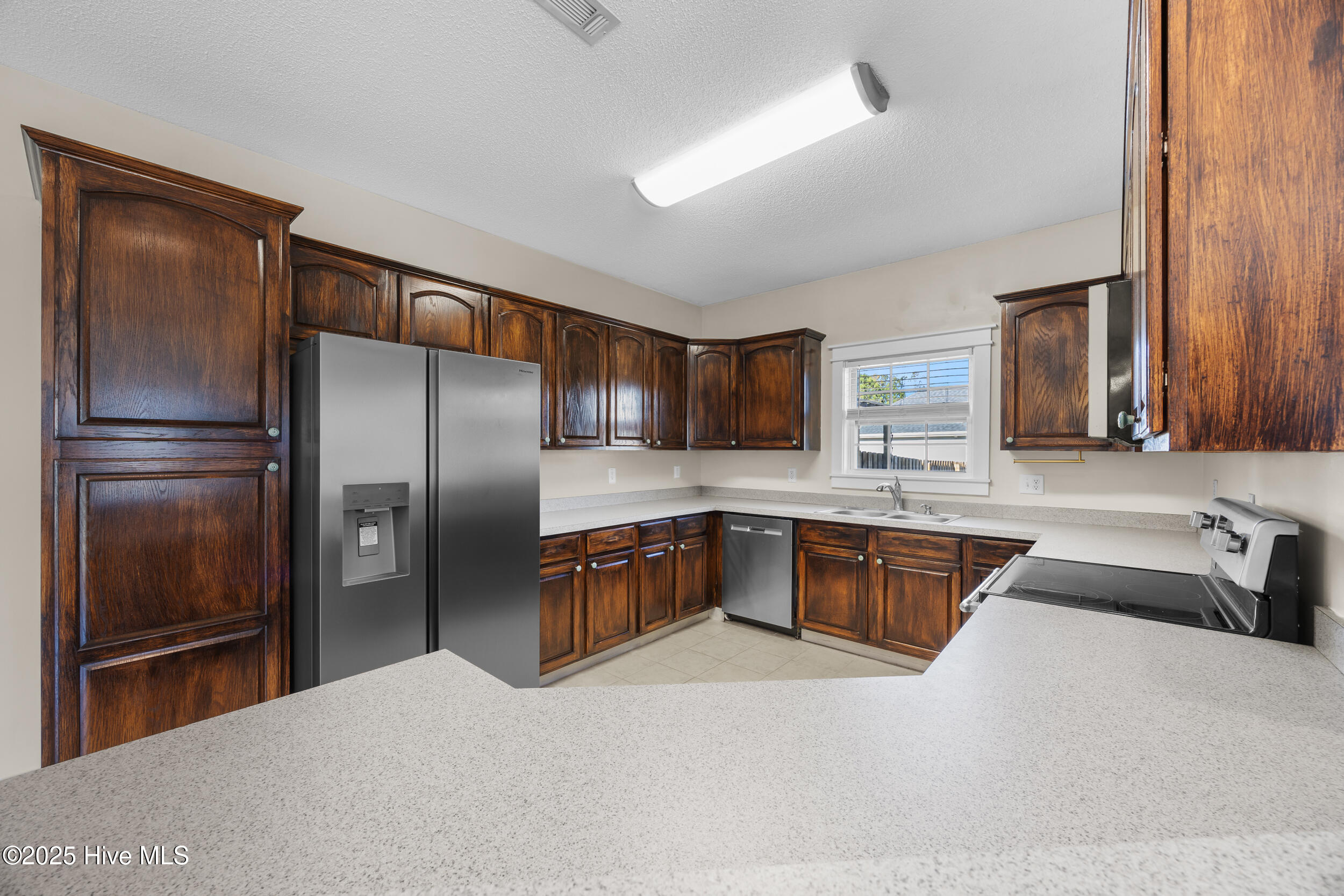 100545669 | Photo 14