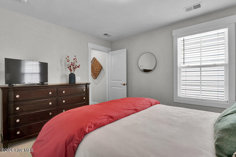 100558129 | Photo 44