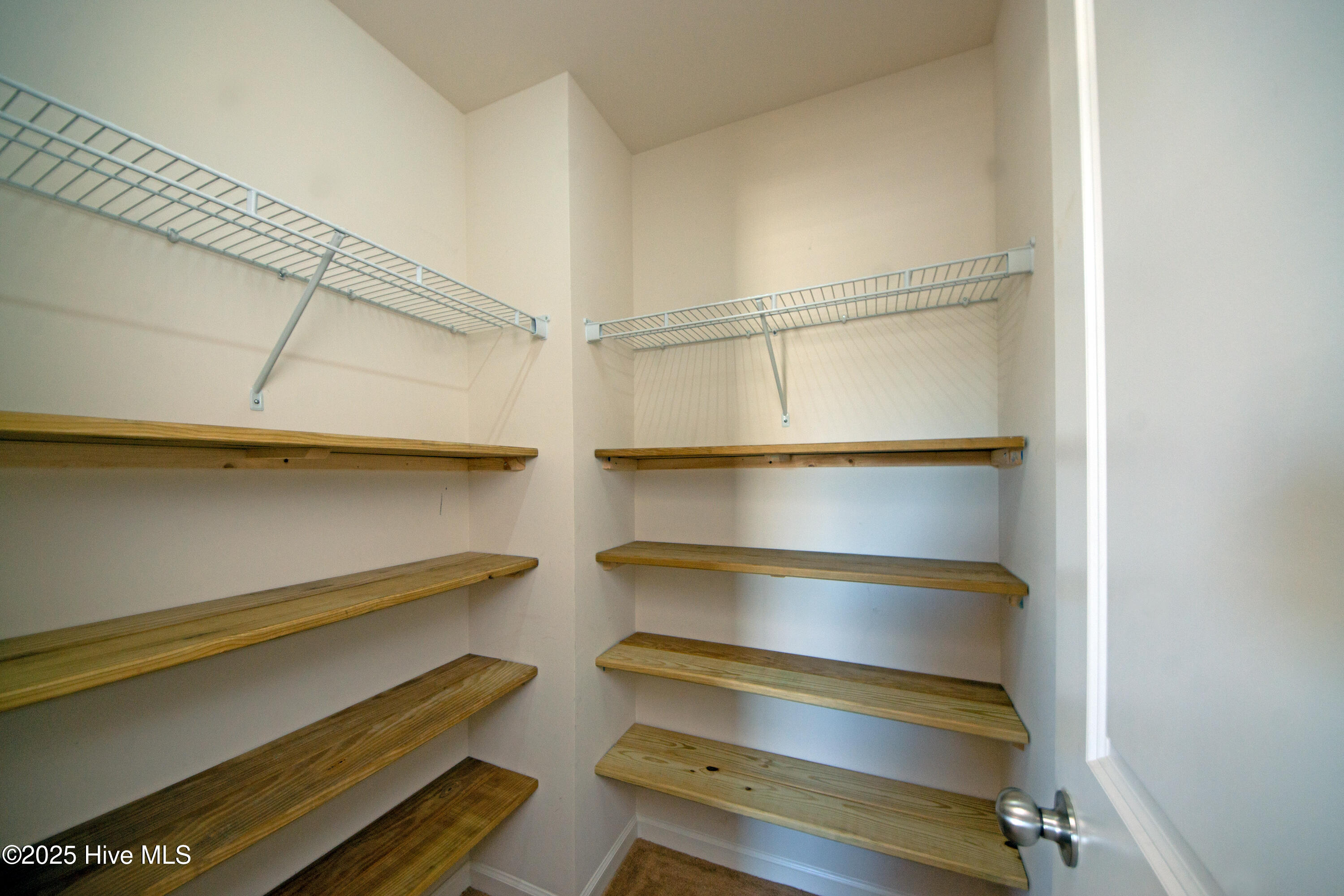 100542211 | Photo 44