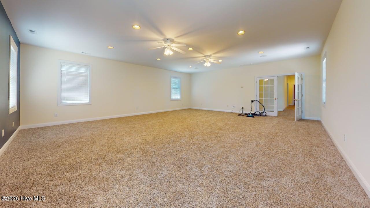 100568487 | Photo 59