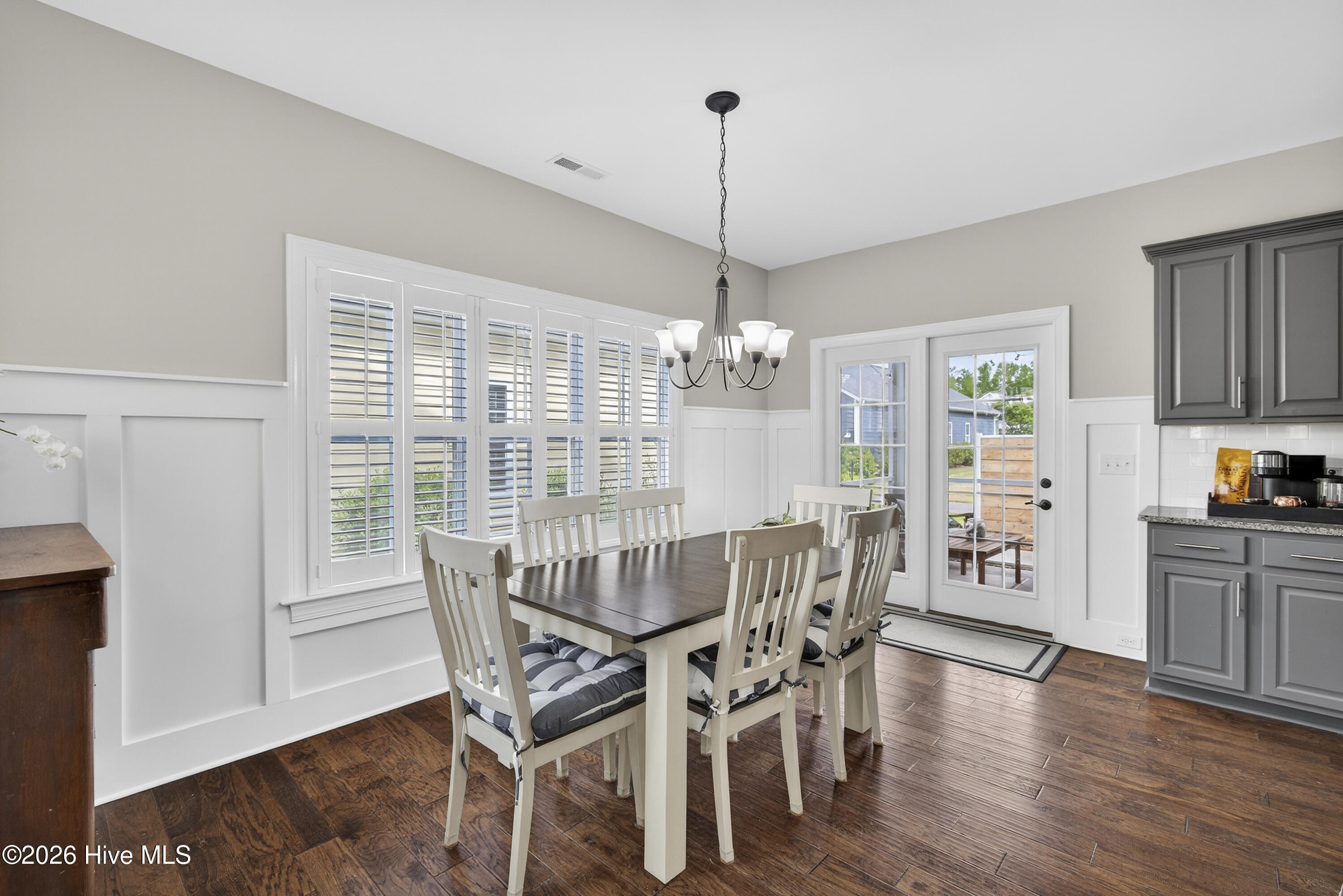 100562294 | Photo 13