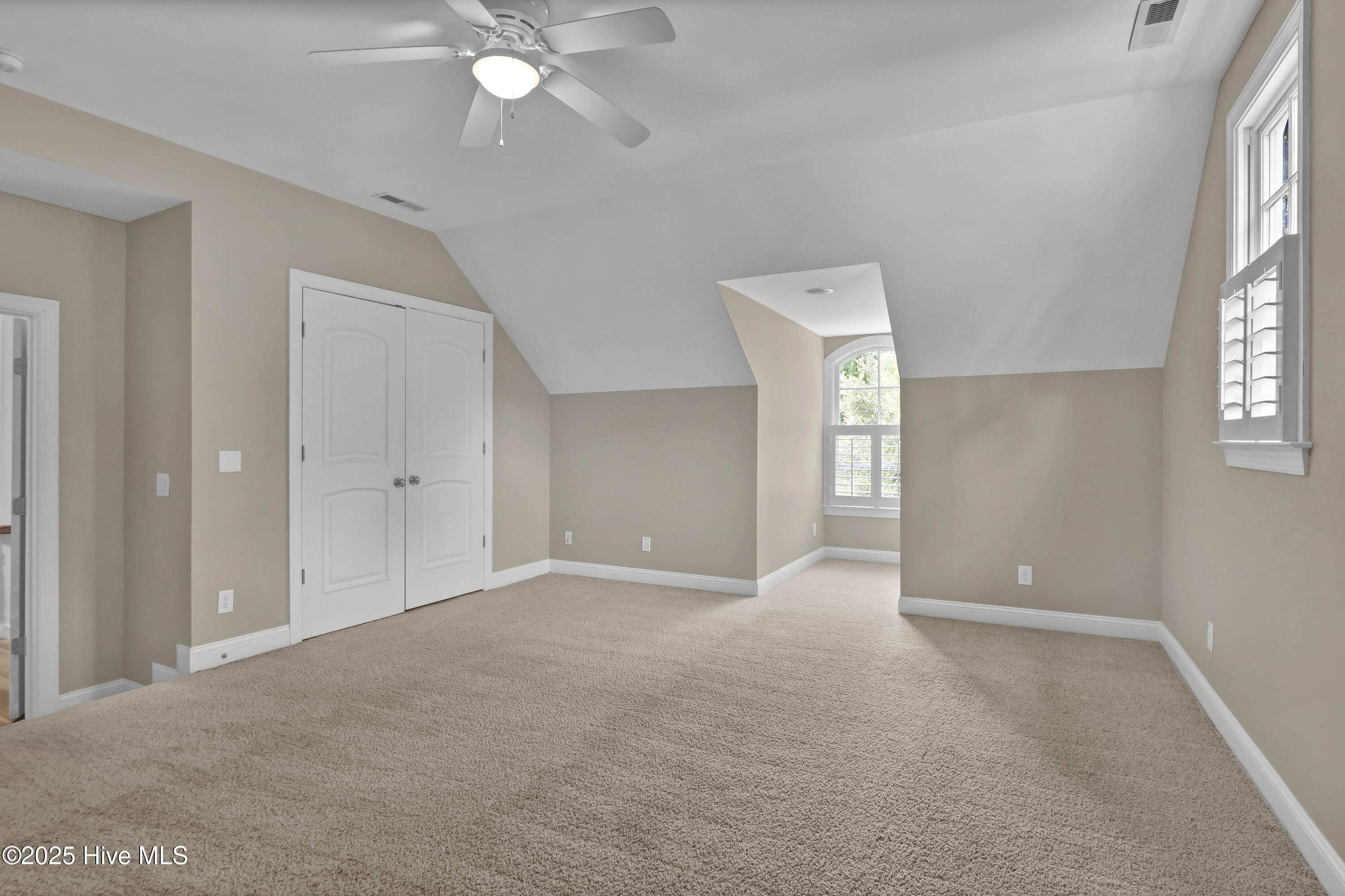 100552605 | Photo 47