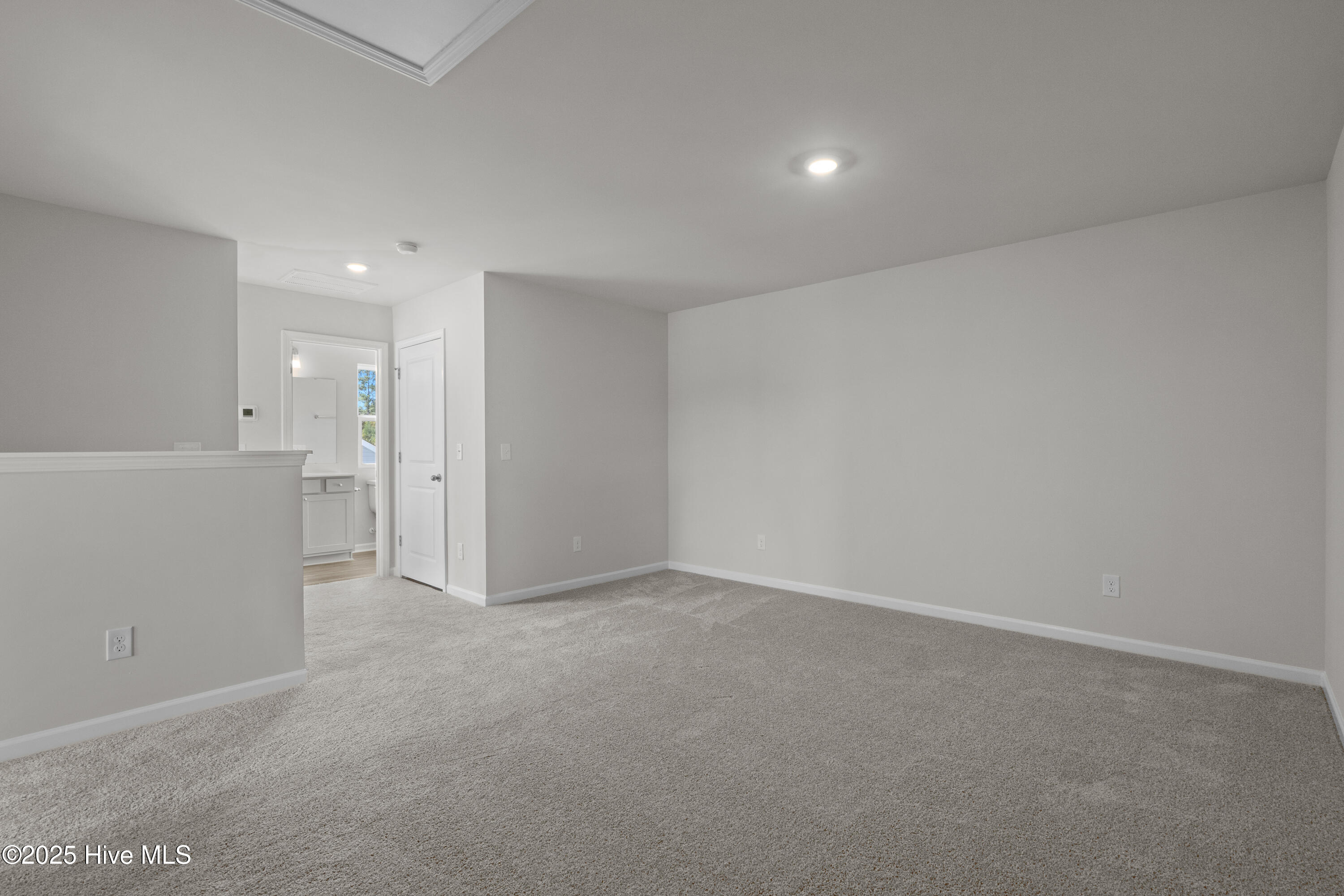 100536567 | Photo 26