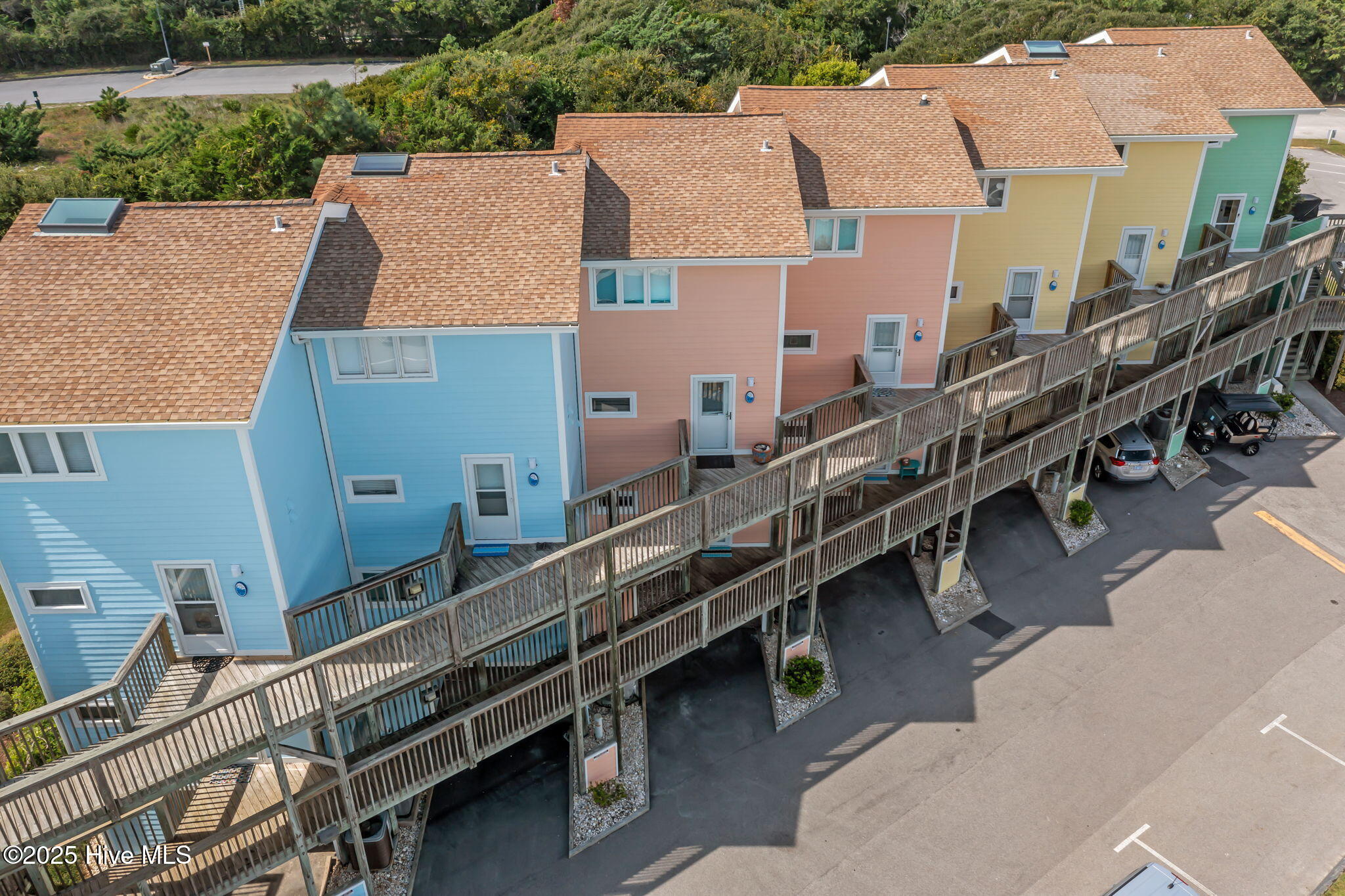 100534121 | Photo 43