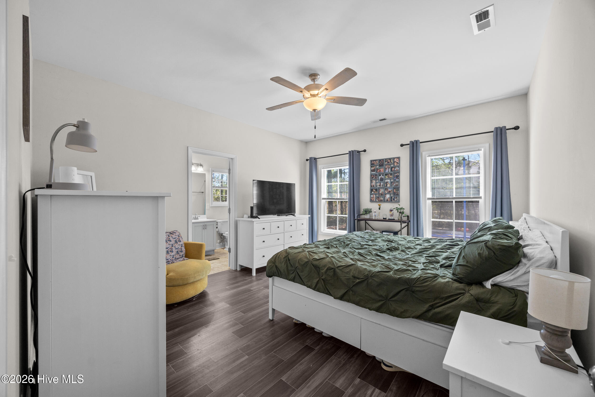 100566658 | Photo 25