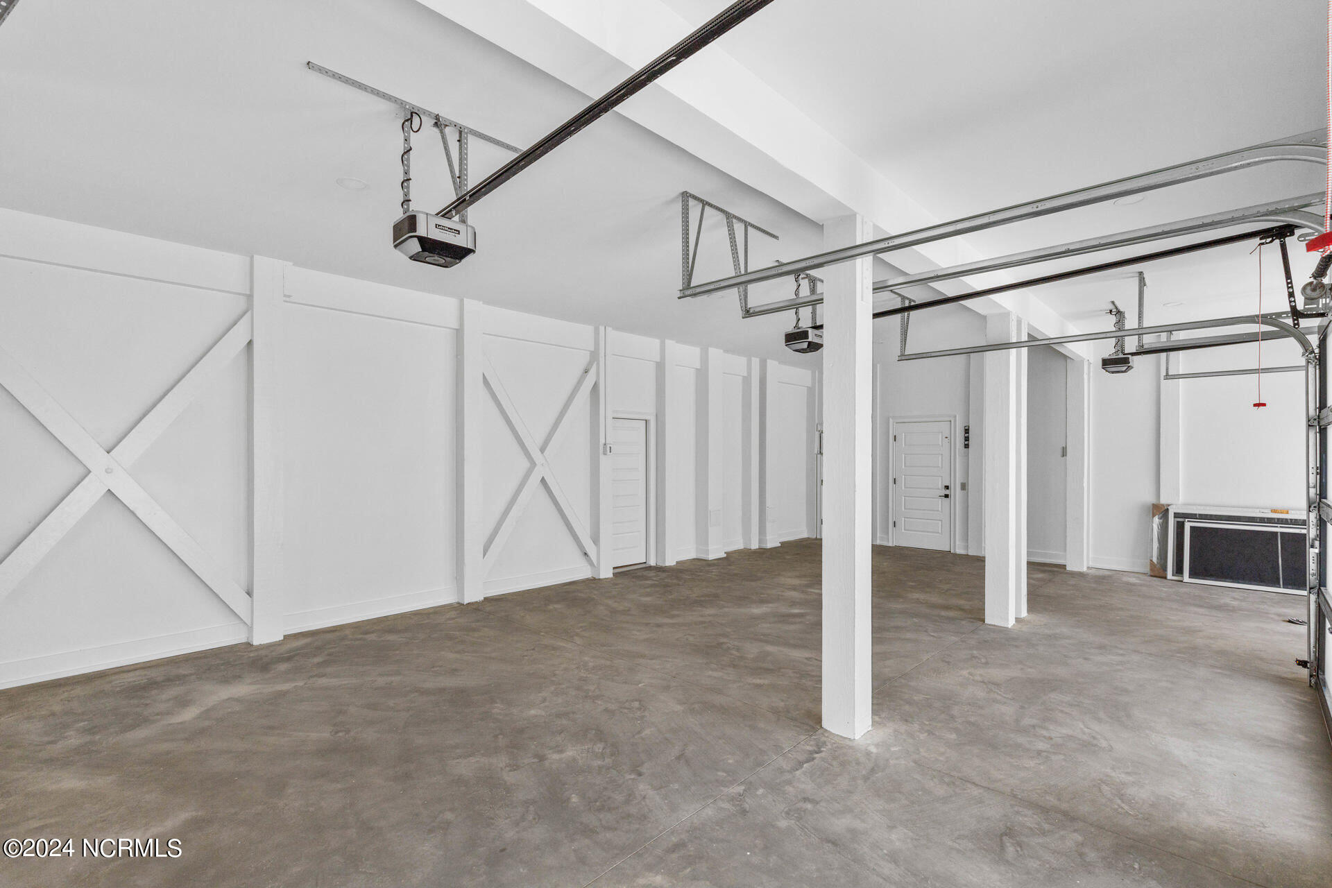 100548615 | Photo 66