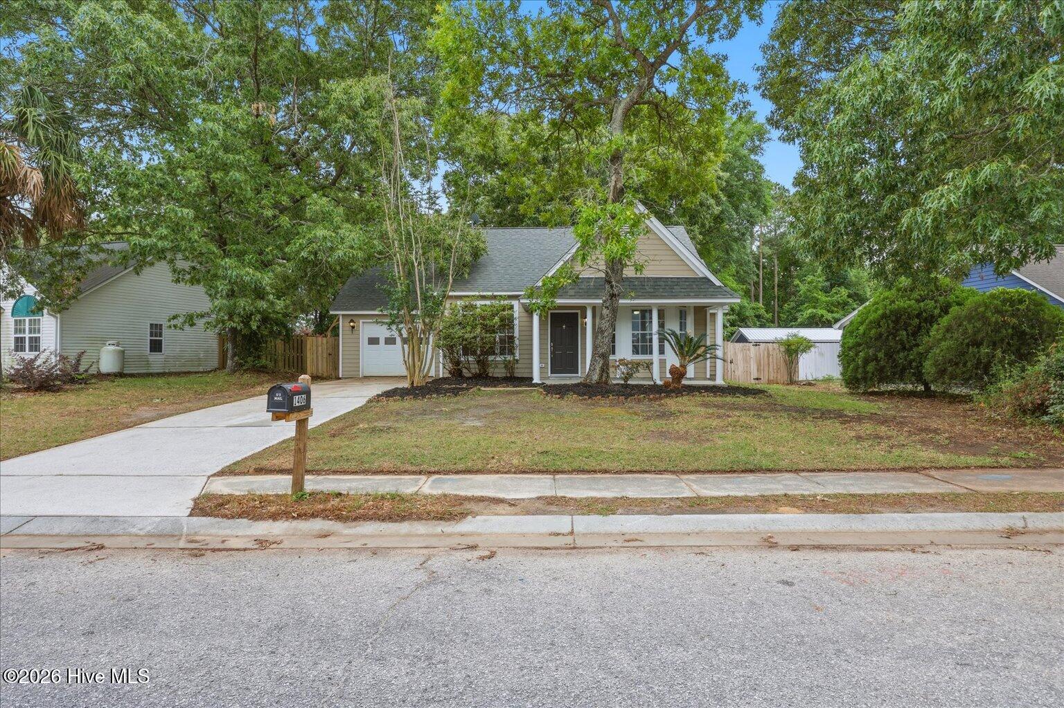 100570357 | Photo 35