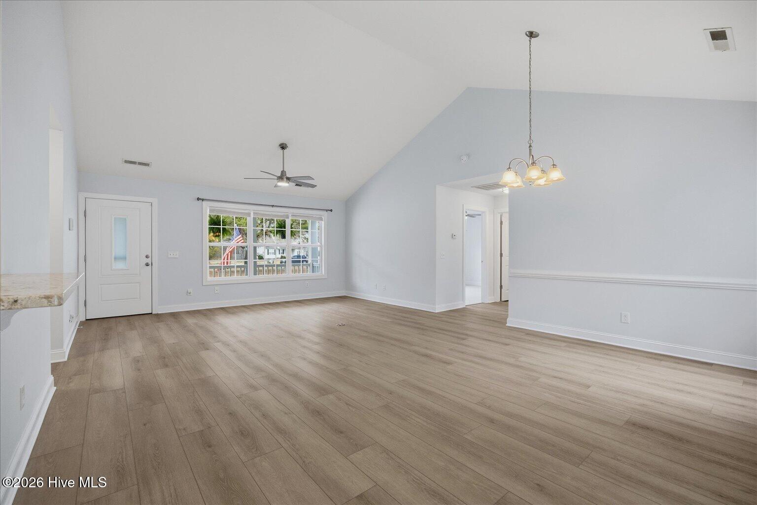 100557907 | Photo 13