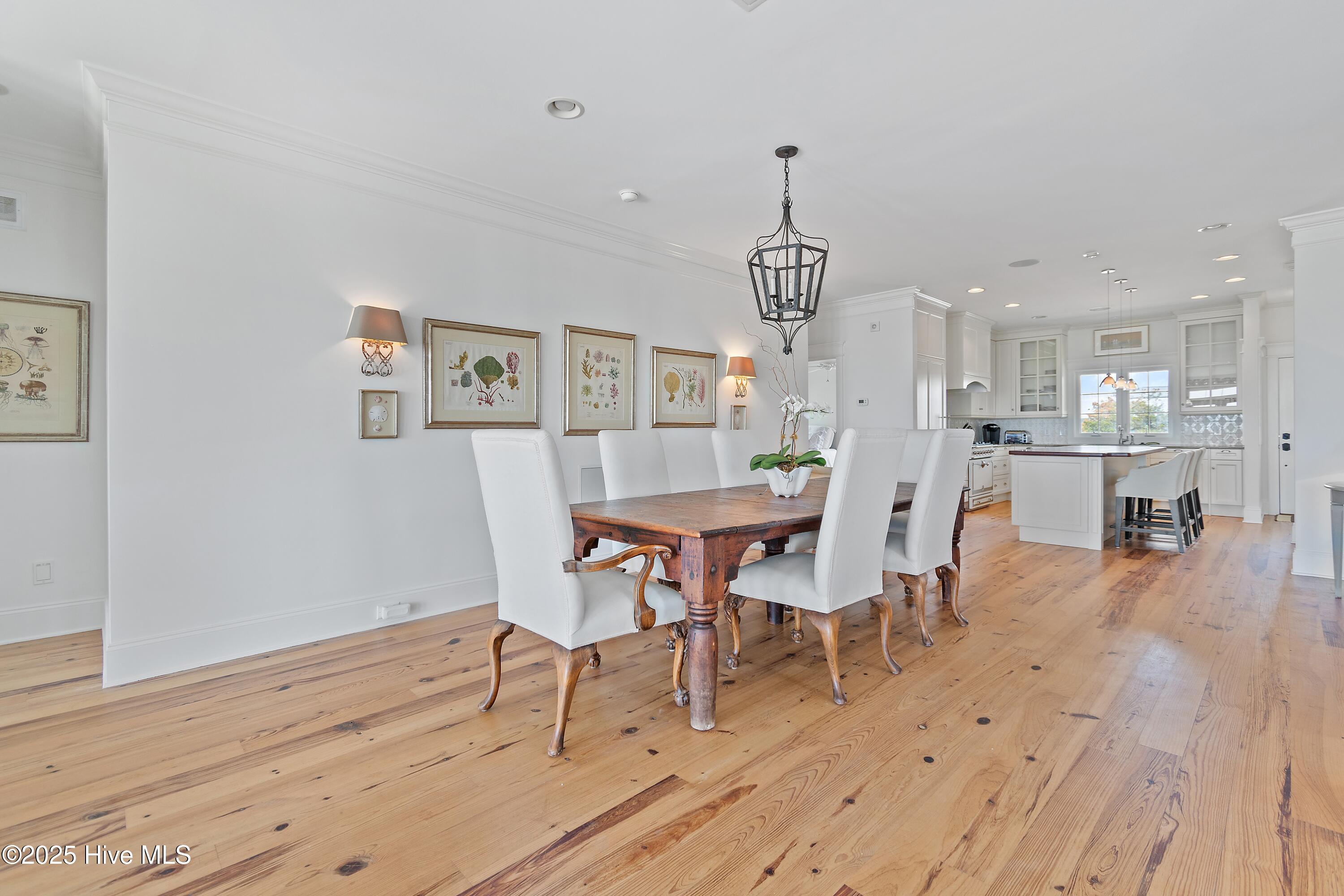 100519693 | Photo 16