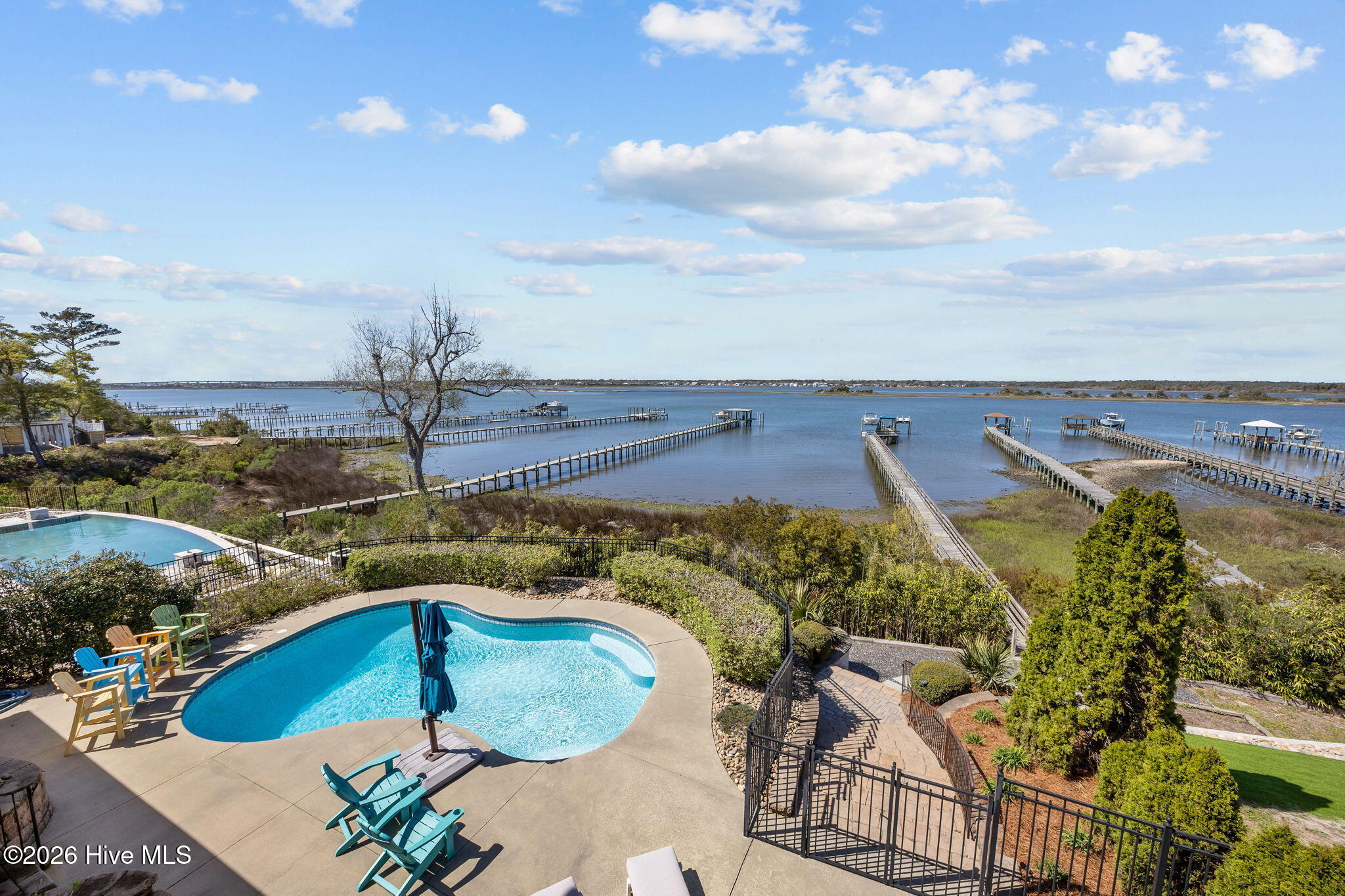 100564617 | Photo 56