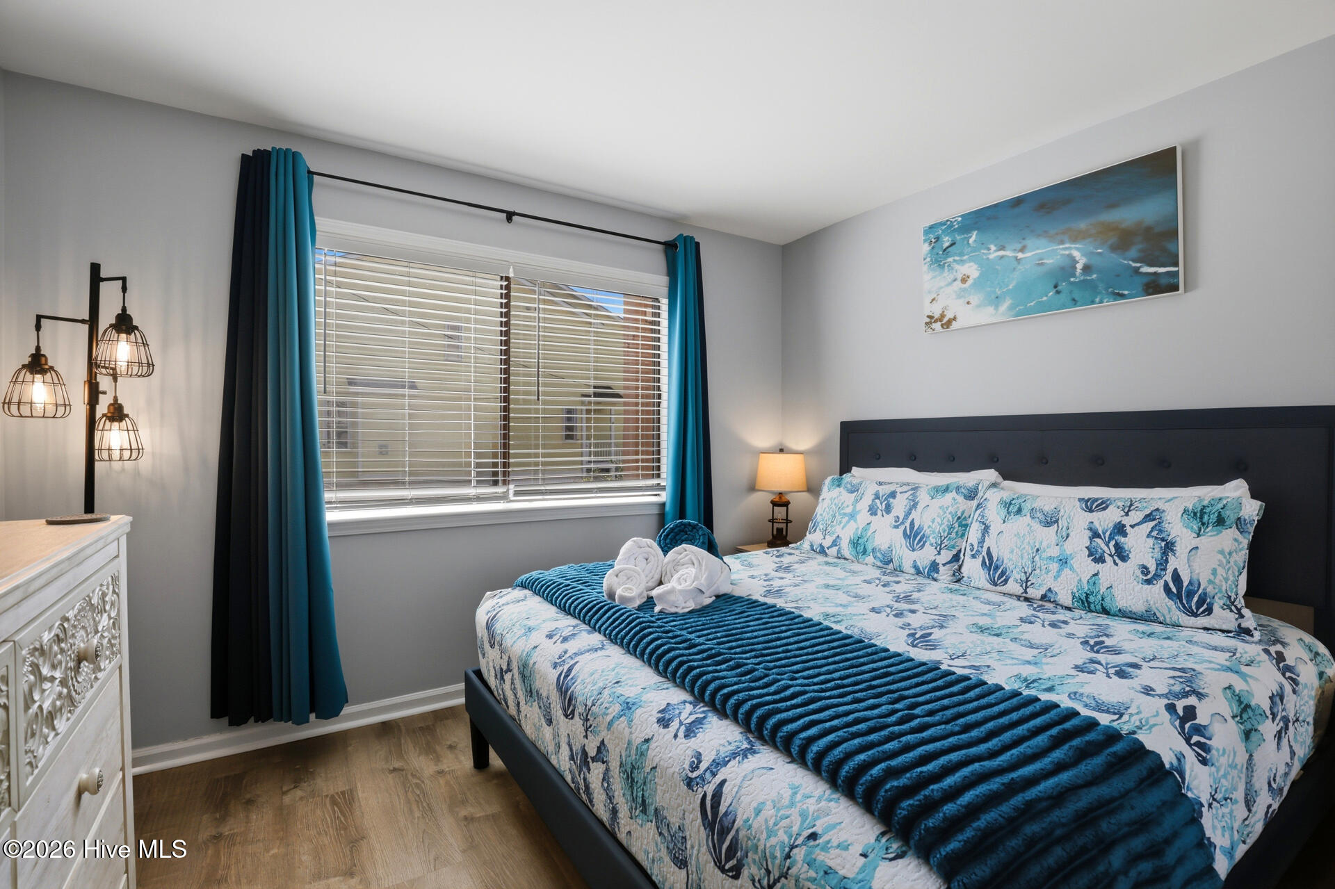 100563328 | Photo 12