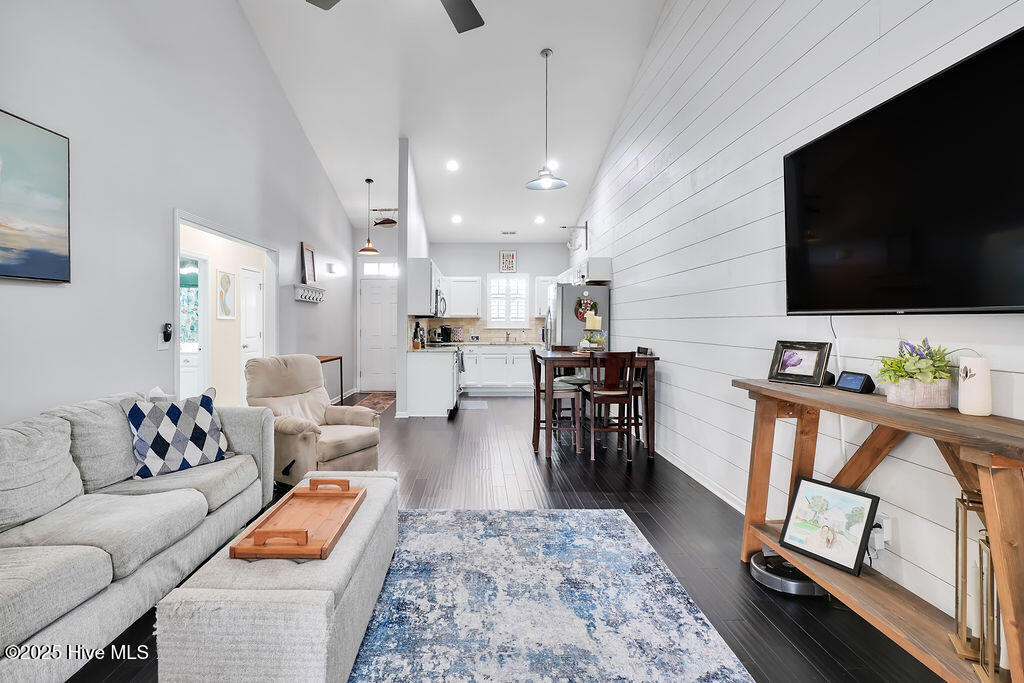 617 Saint Vincent Drive, Wilmington, NC 28412 – photo 9: 617SaintVincentDrive-9