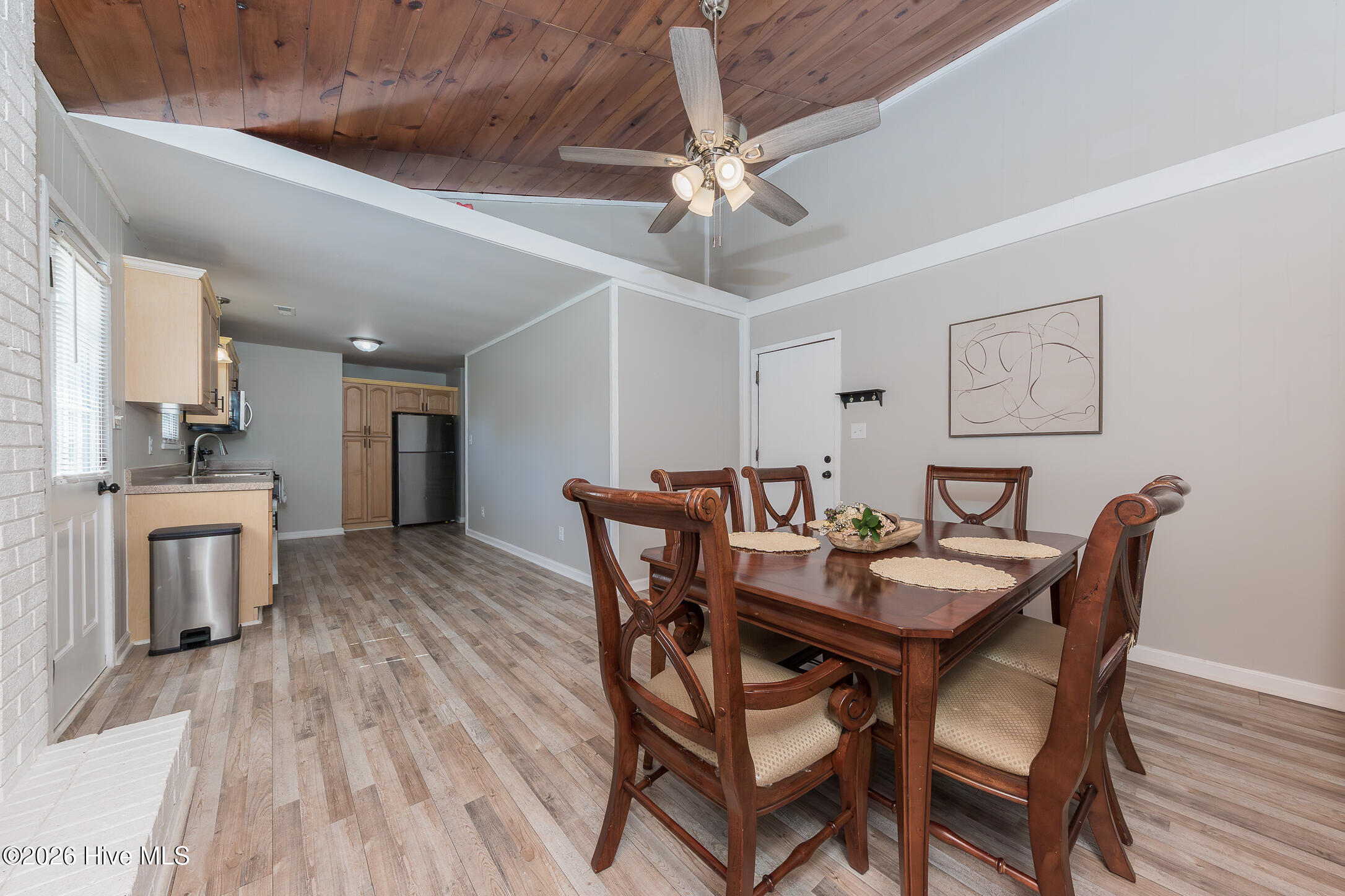 100566387 | Photo 23