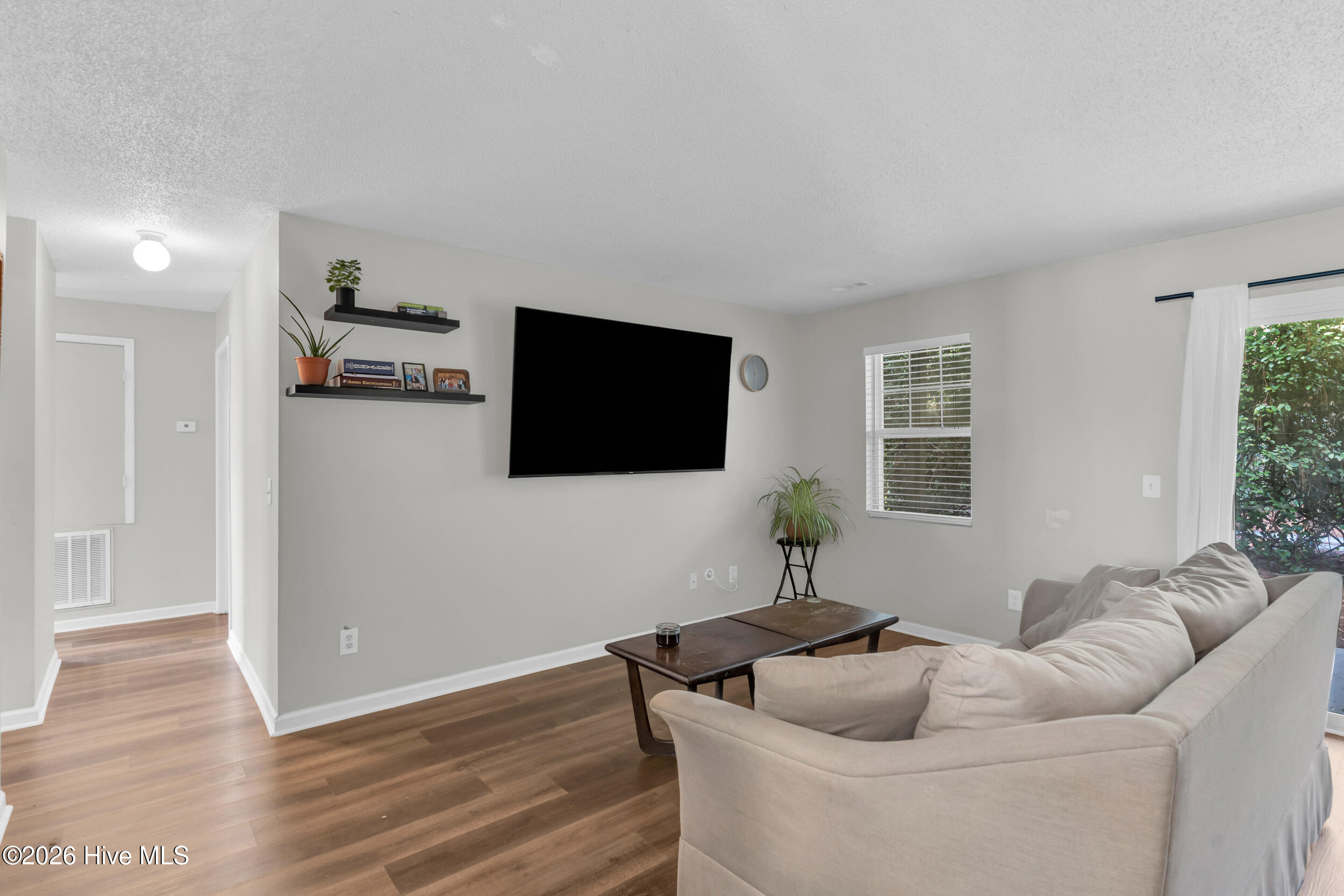 100548412 | Photo 15