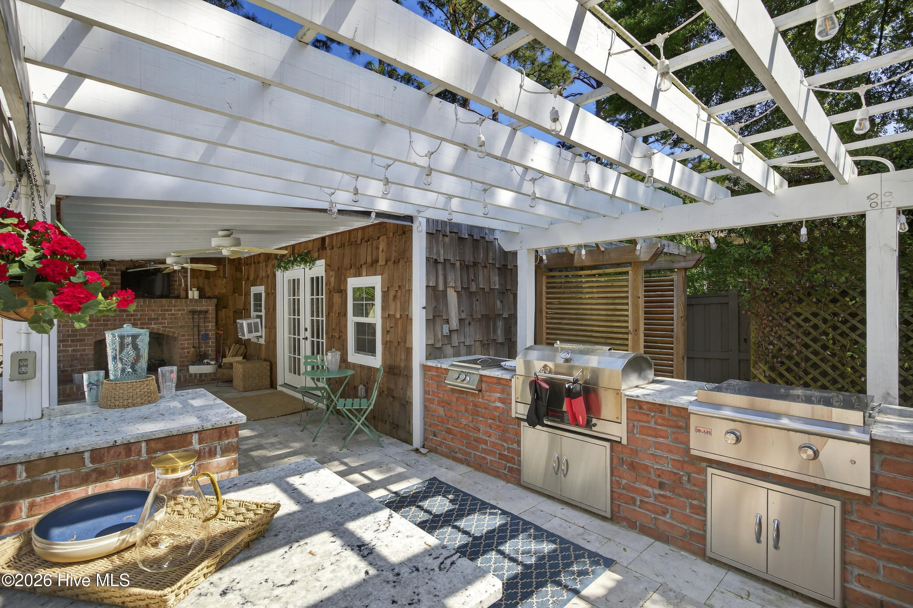 100564665 | Photo 43