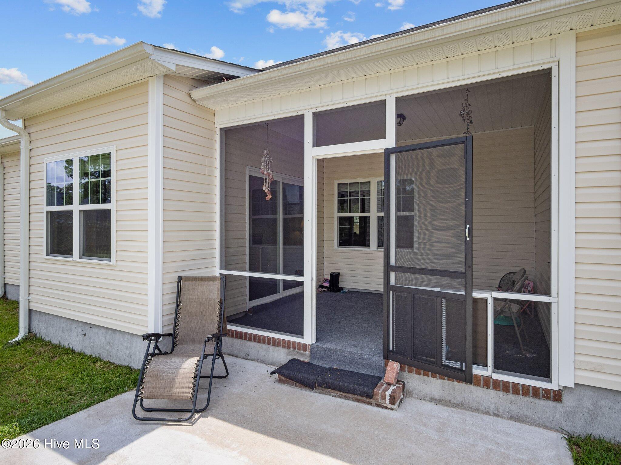 100561868 | Photo 11