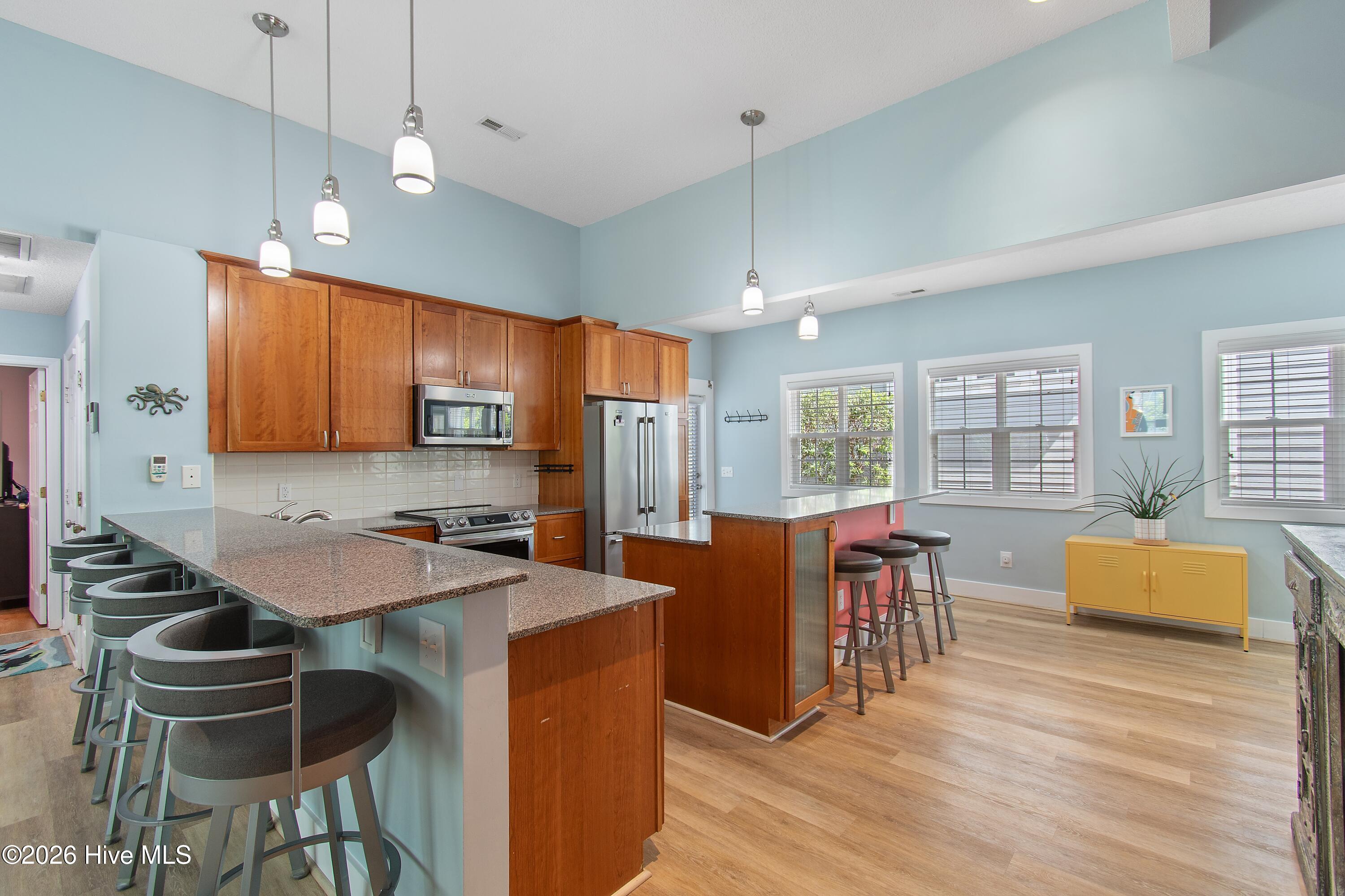 100570489 | Photo 30