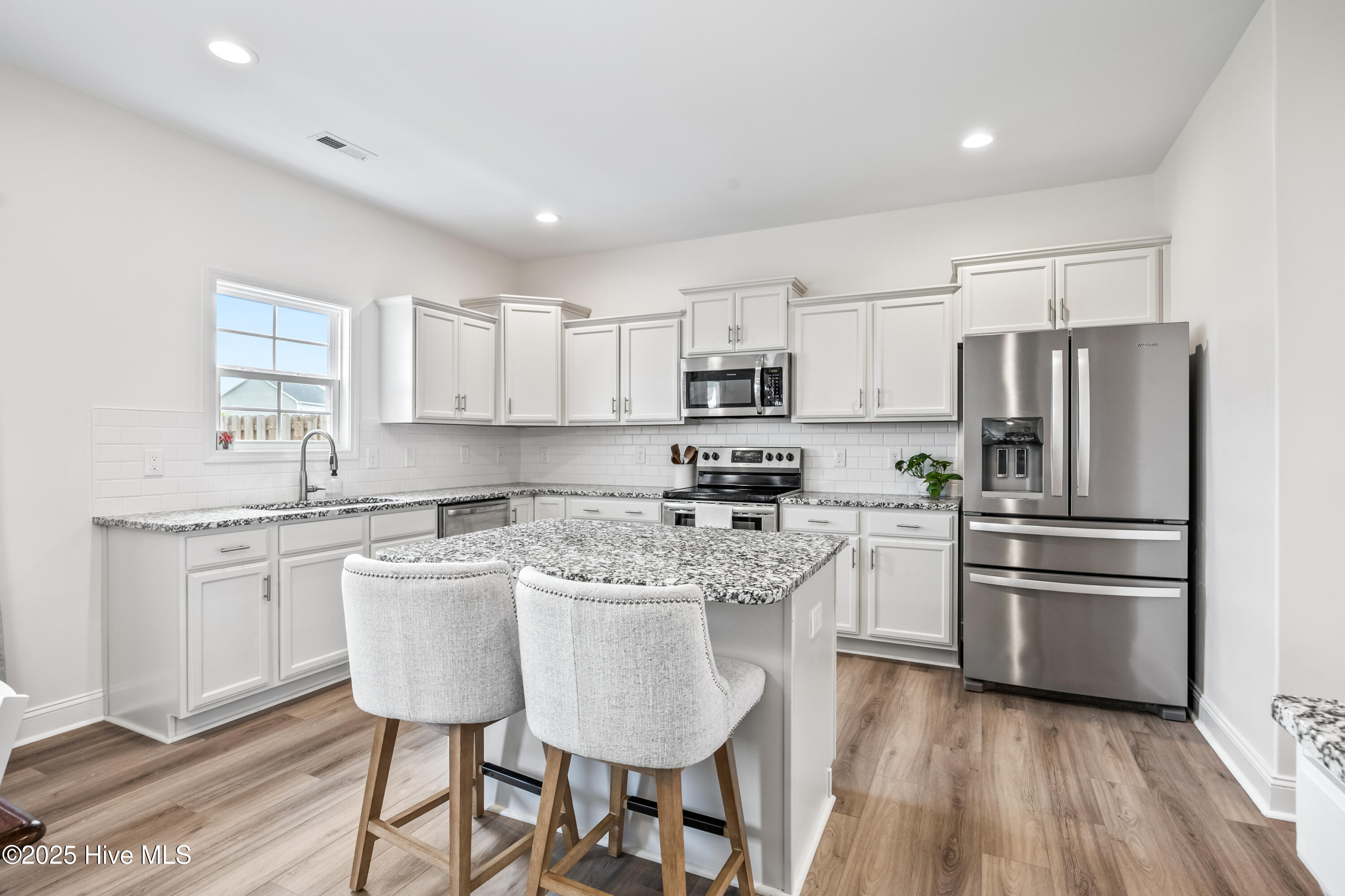 100559714 | Photo 11