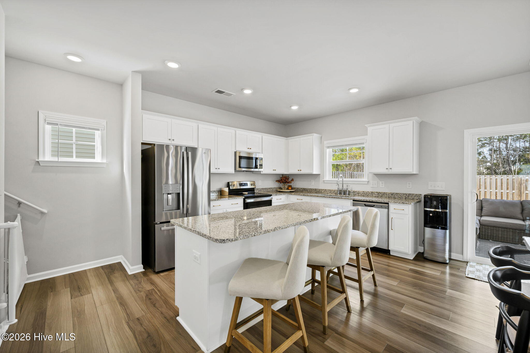 100552838 | Photo 11