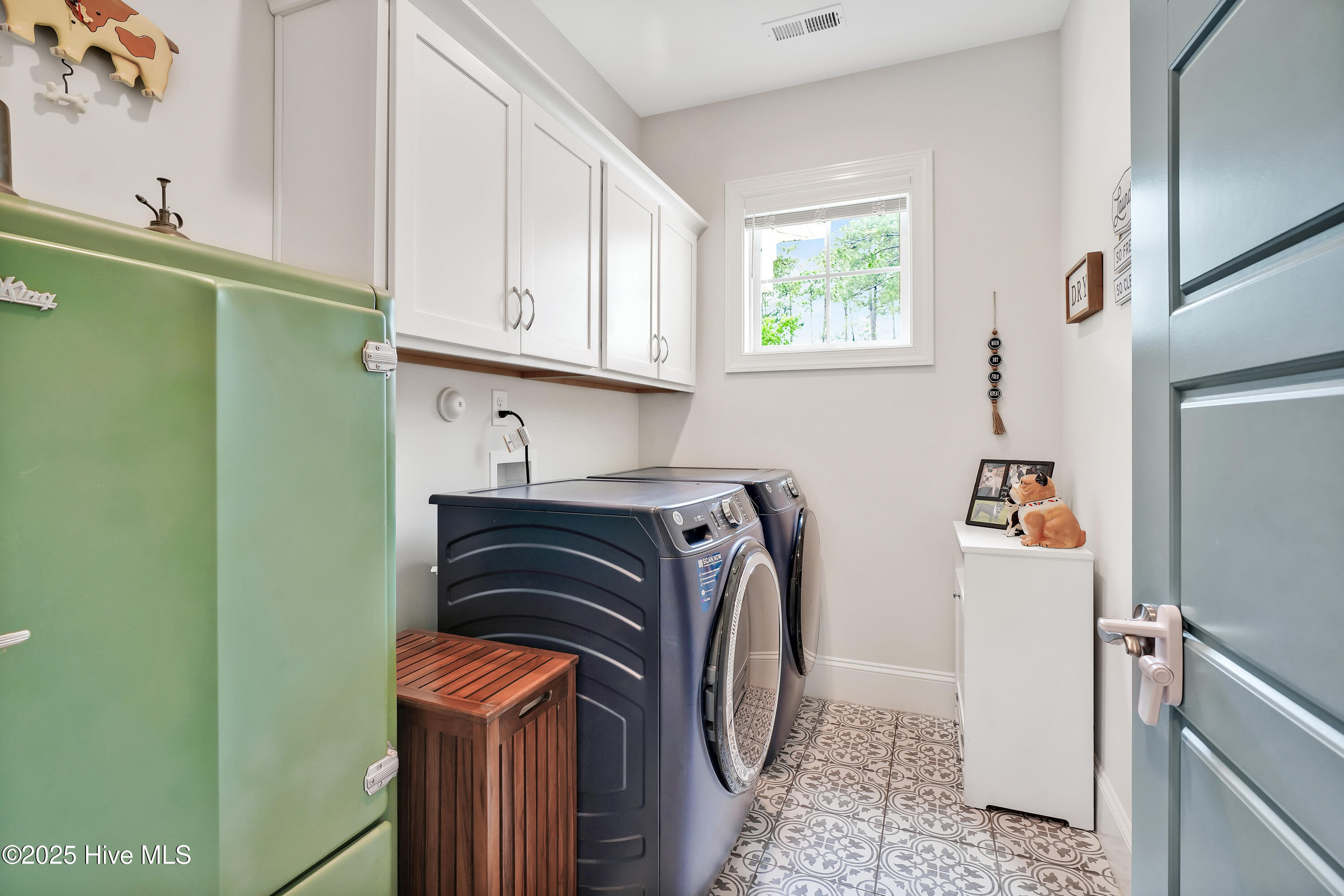 100508113 | Photo 24