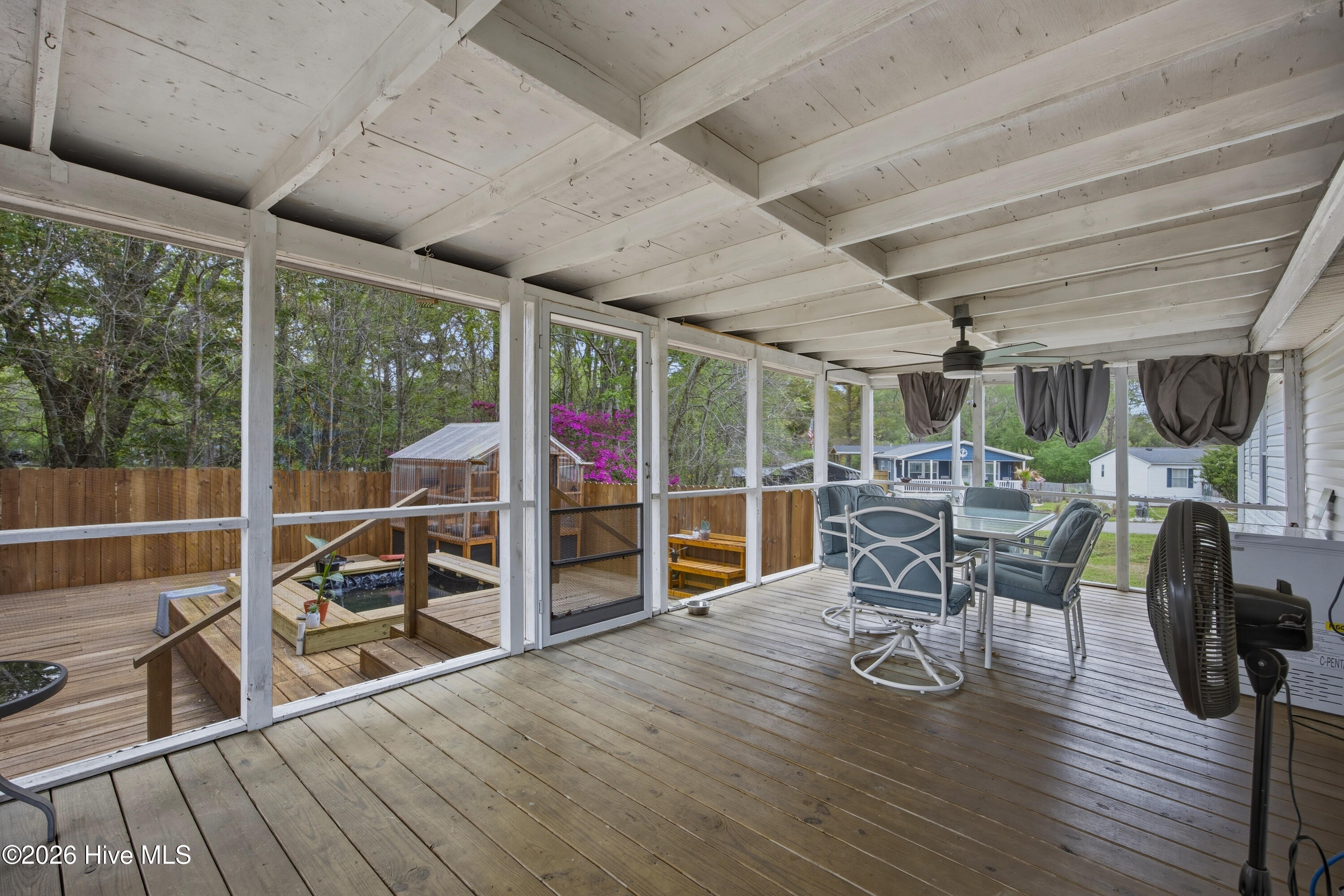 100565028 | Photo 32