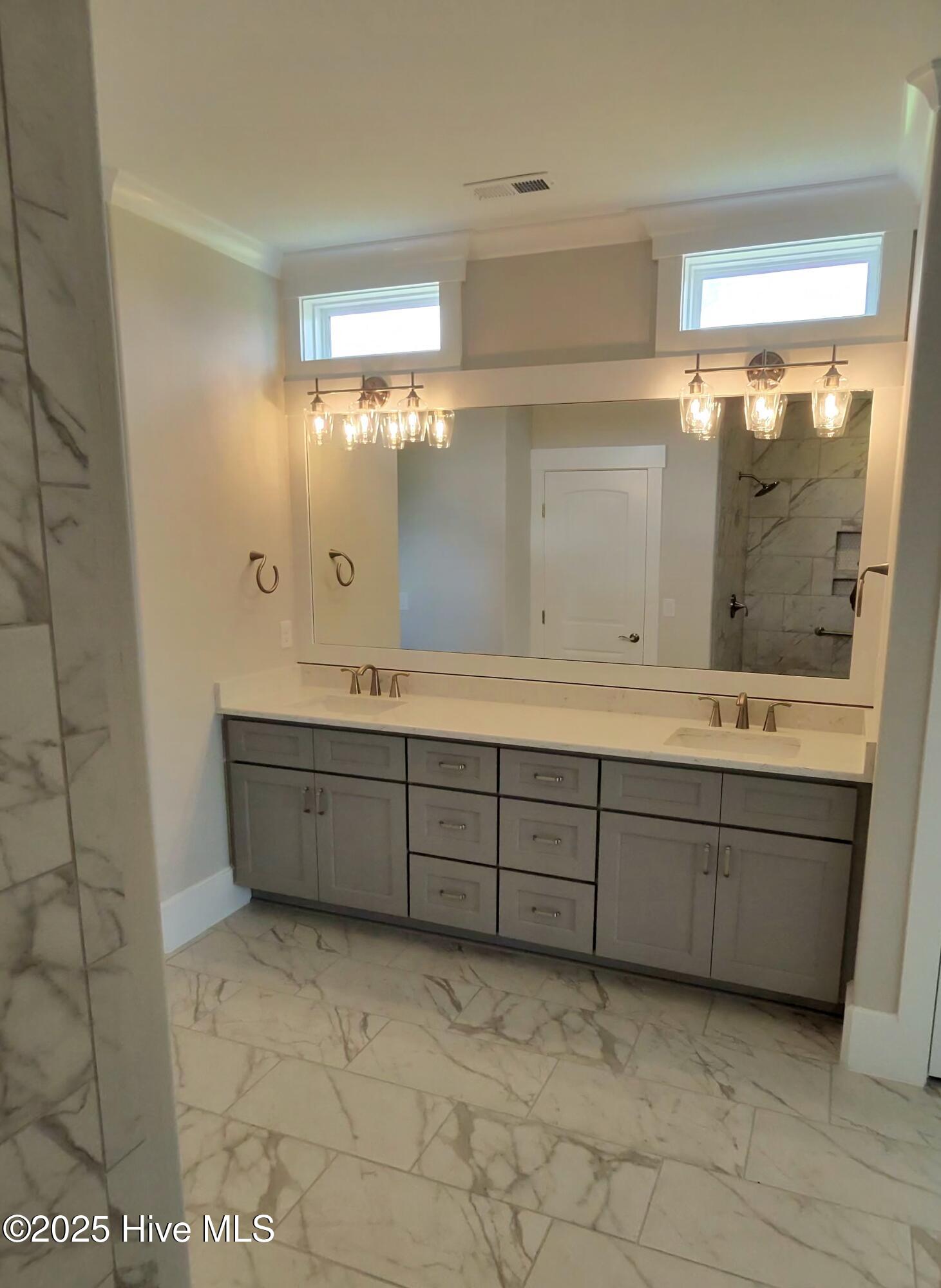 100518312 | Photo 14