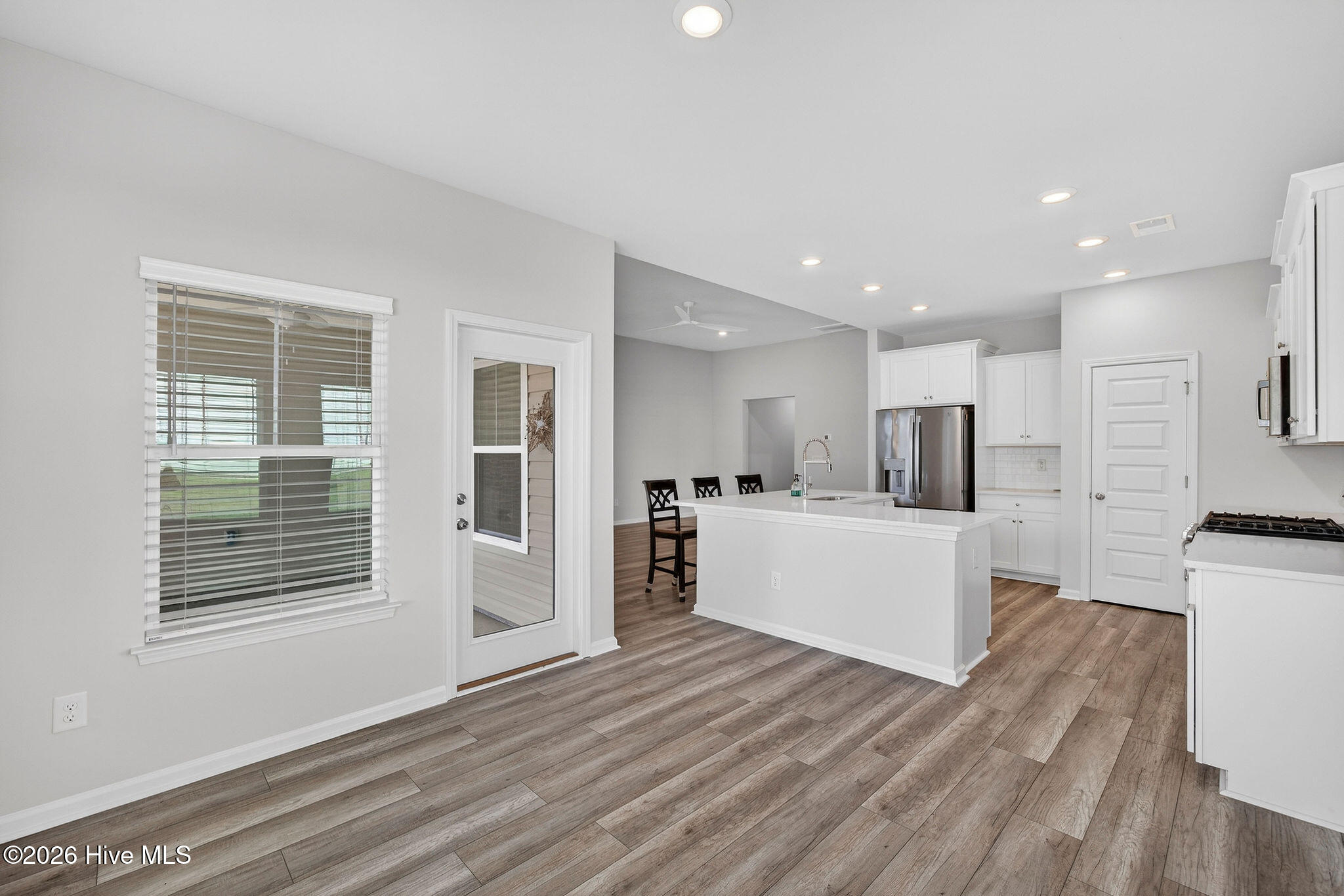 100561560 | Photo 19