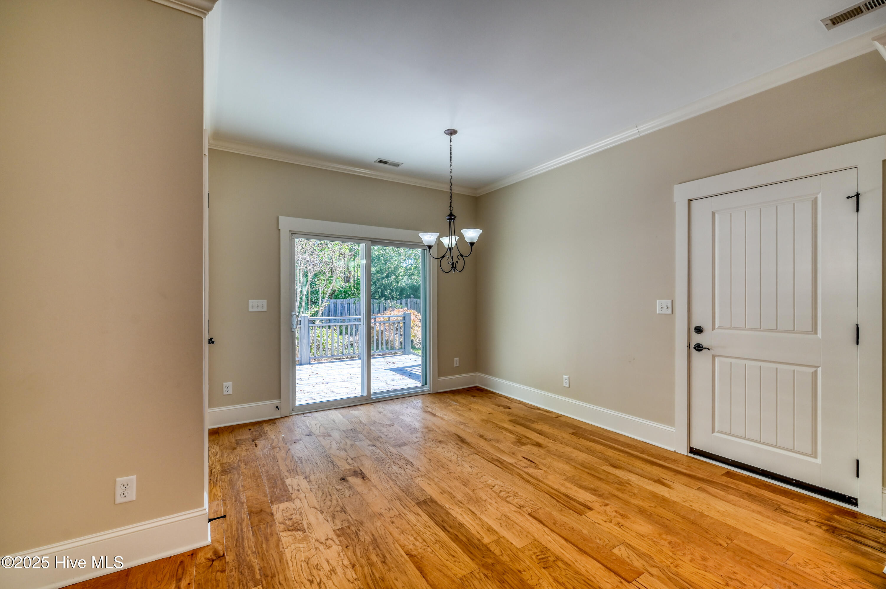 100487602 | Photo 15