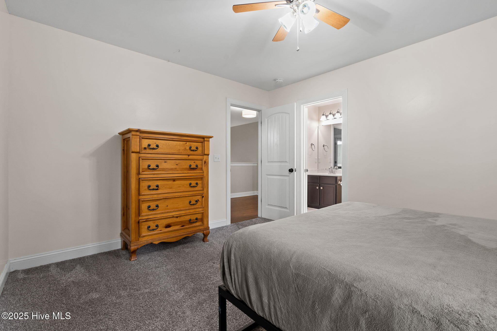 100521115 | Photo 47