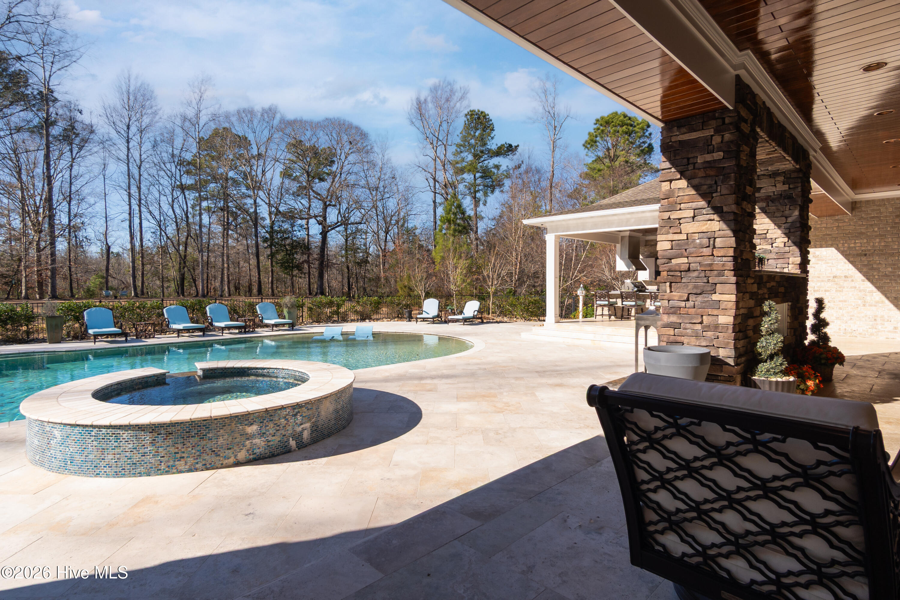 100550947 | Photo 105