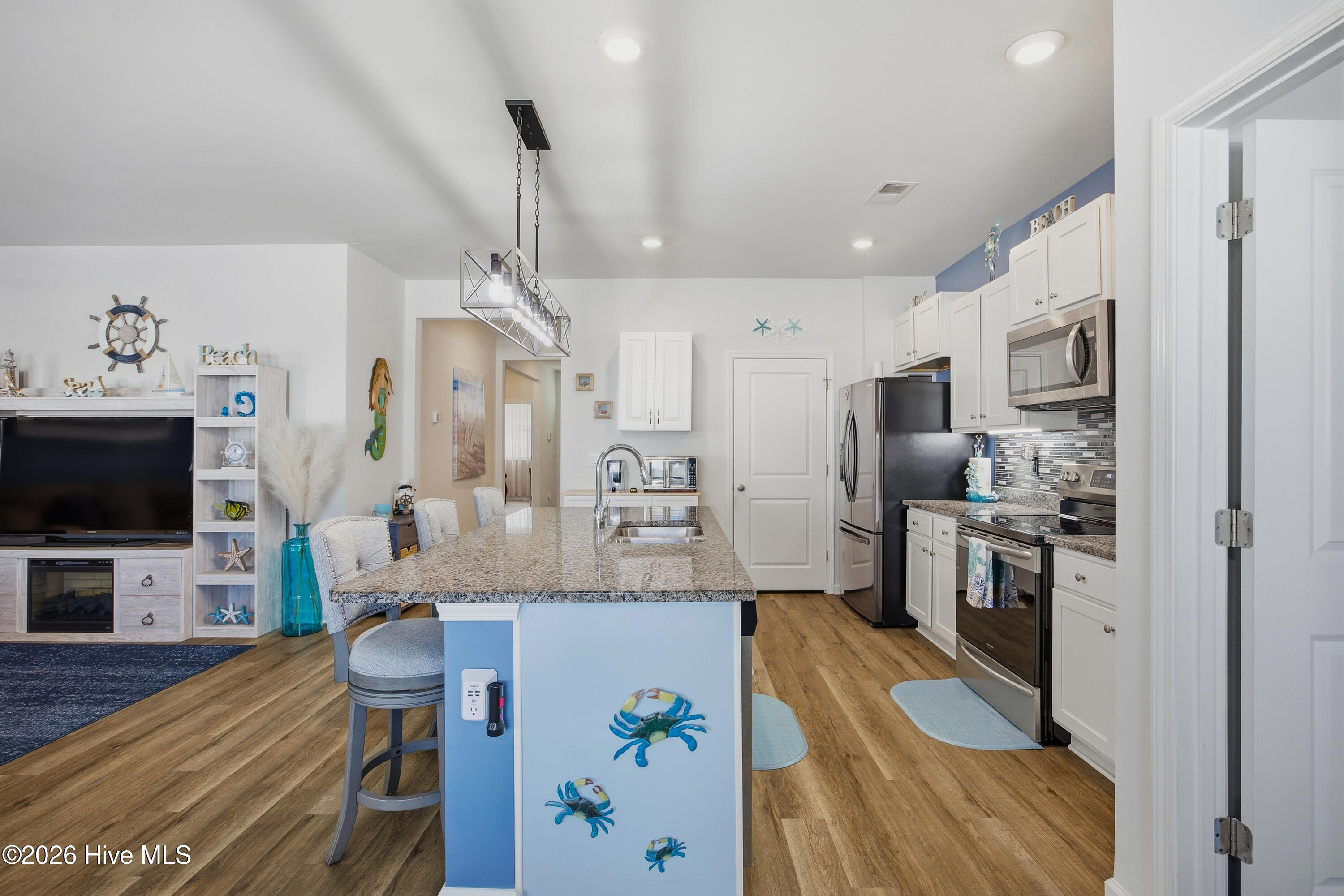 100550888 | Photo 27