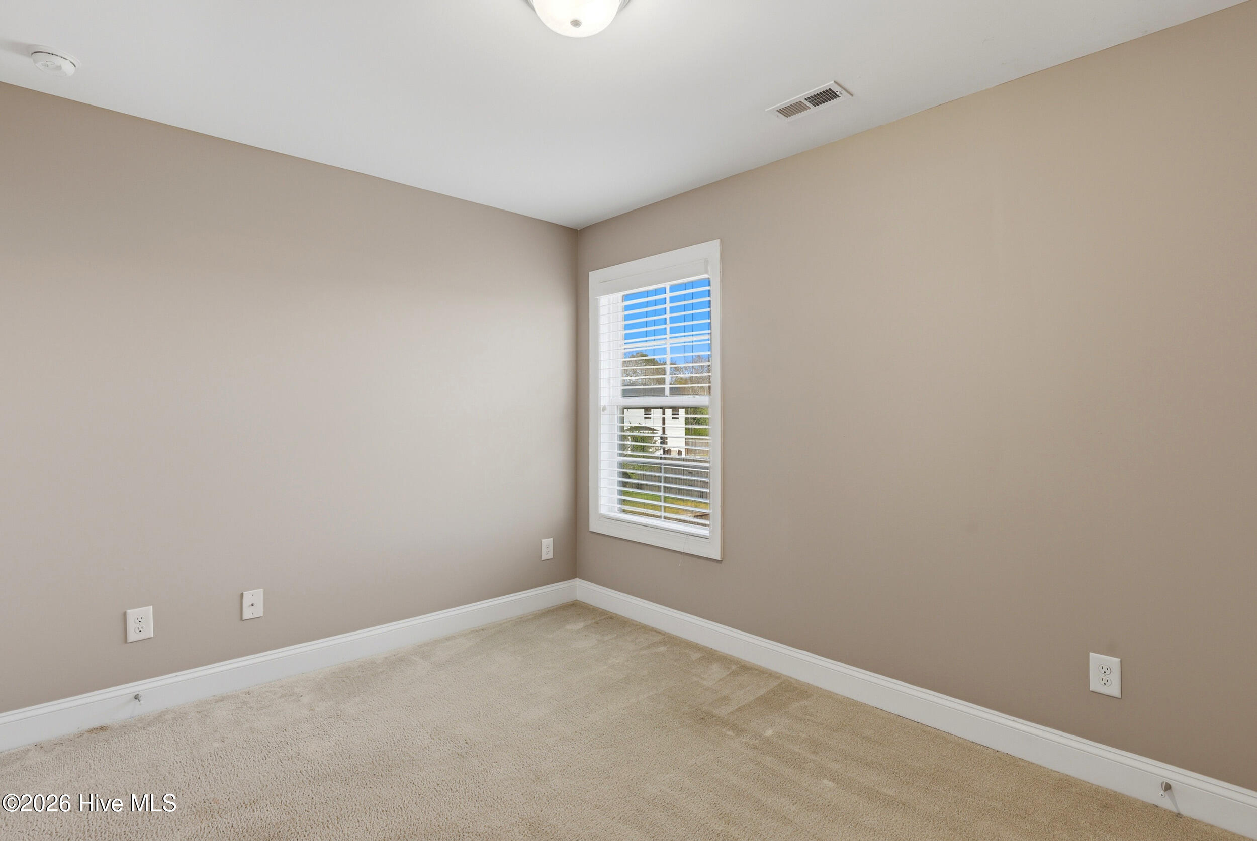 100561174 | Photo 35