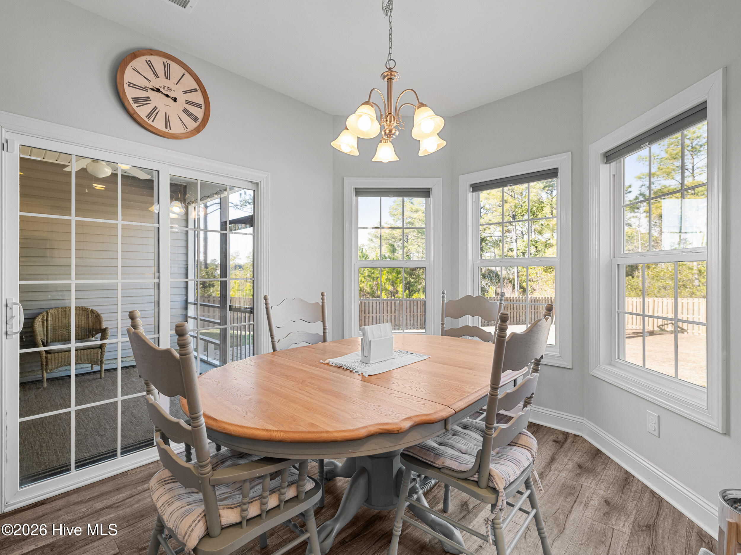 100553436 | Photo 18