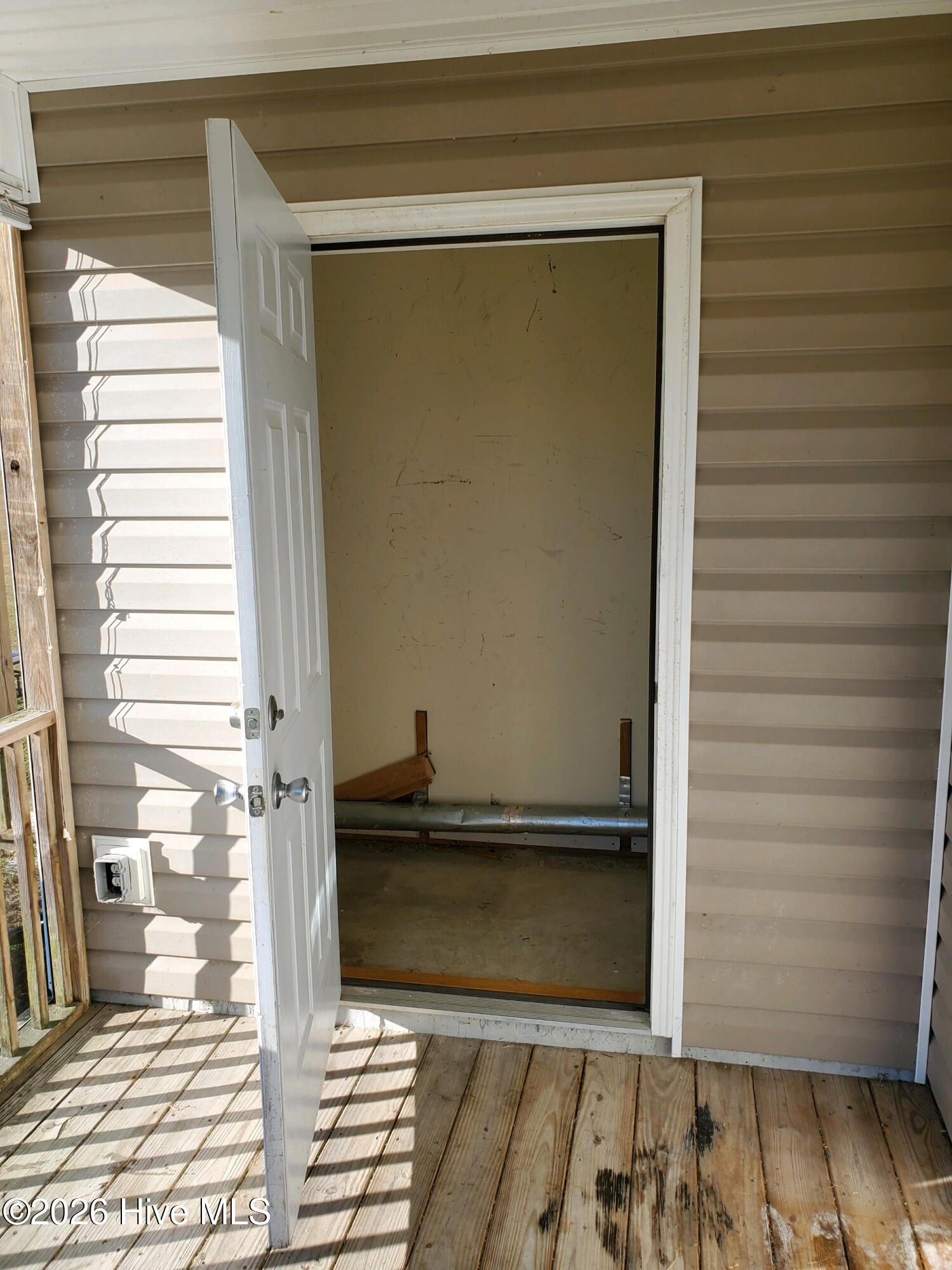 100564869 | Photo 22