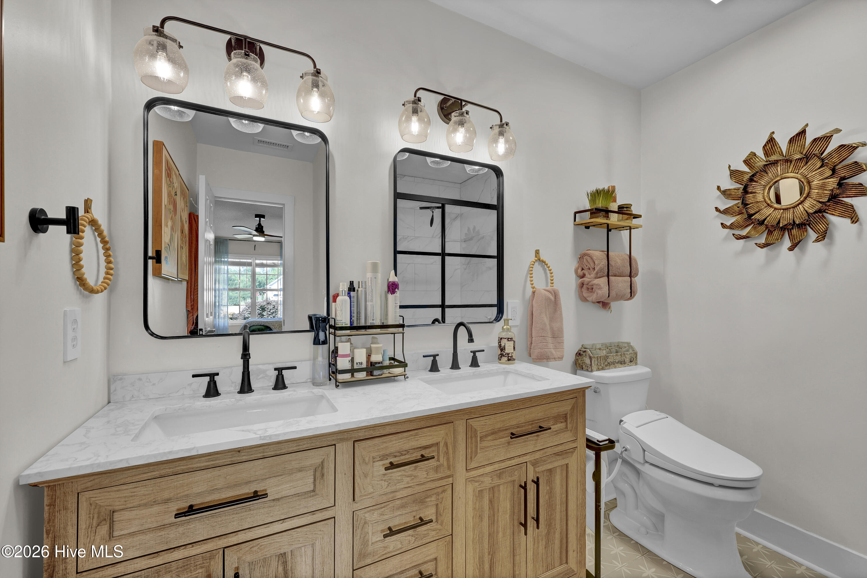 100569381 | Photo 12