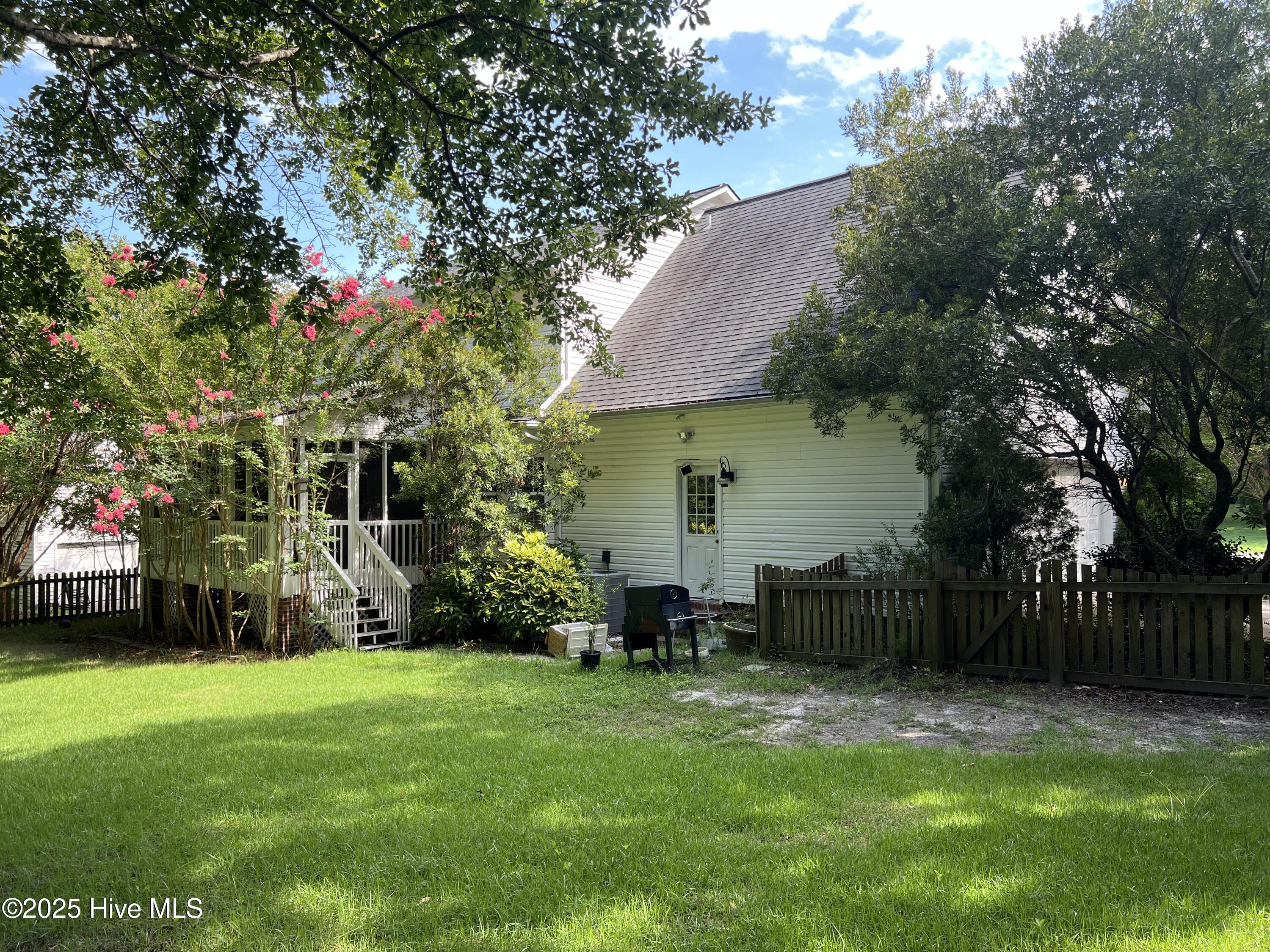 100522387 | Photo 18