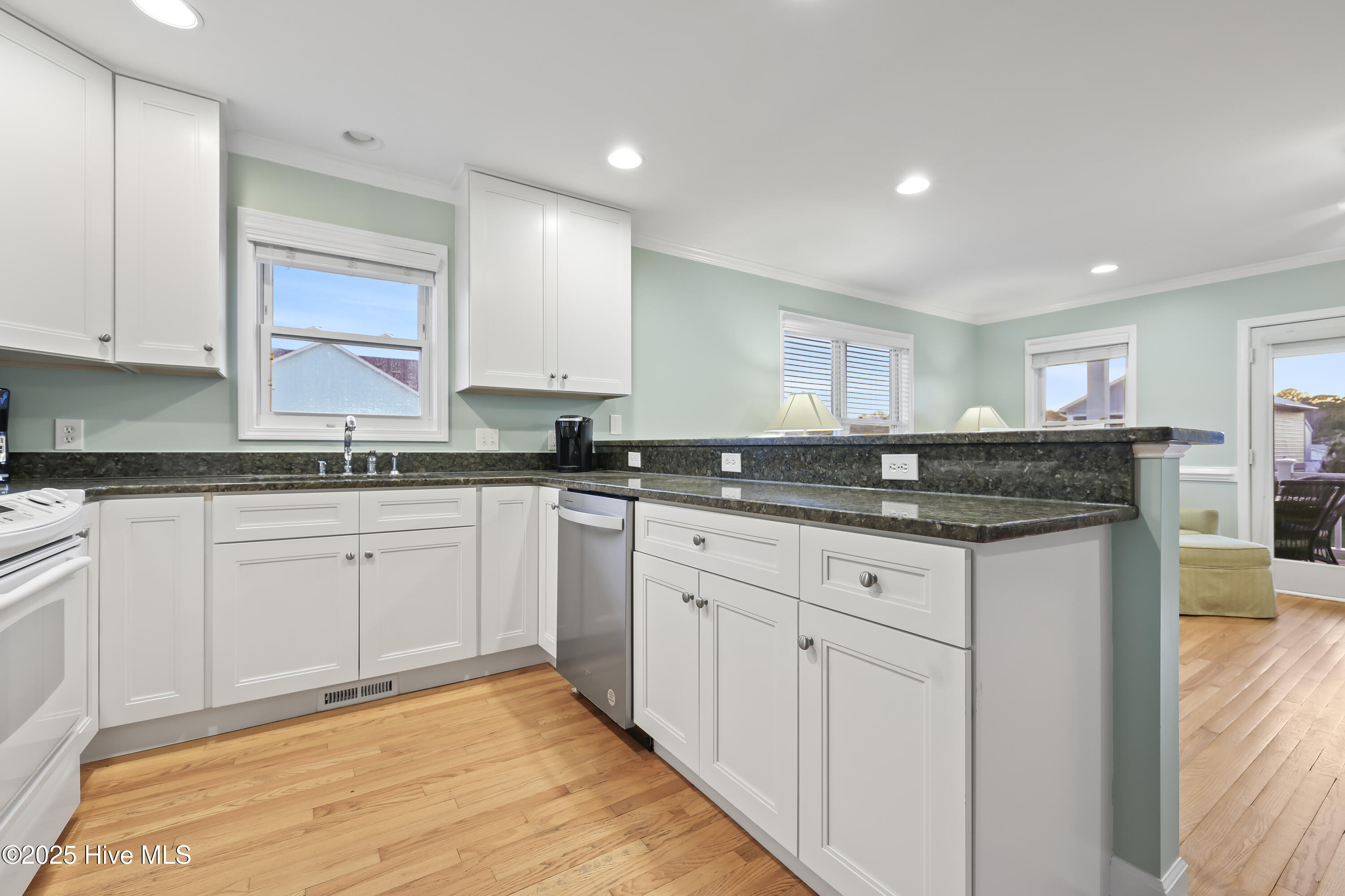 100495853 | Photo 18