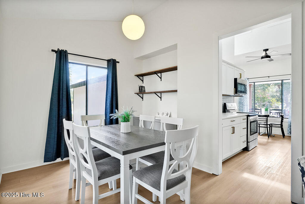 100570405 | Photo 28