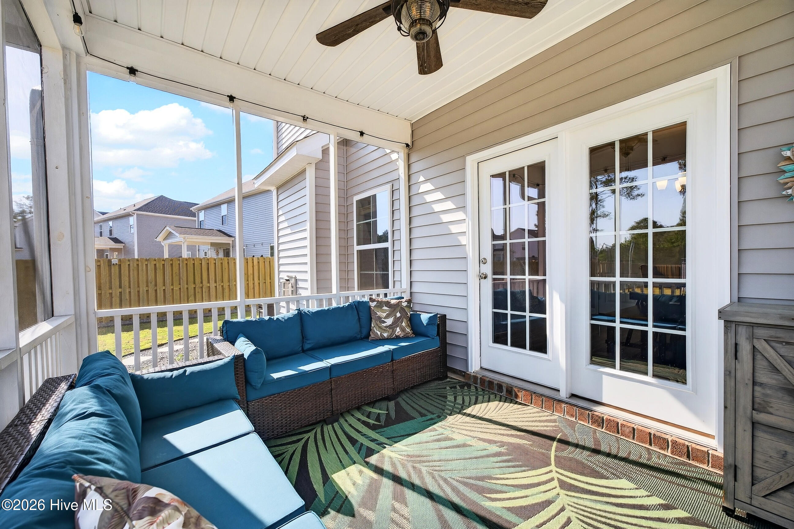 100561356 | Photo 41