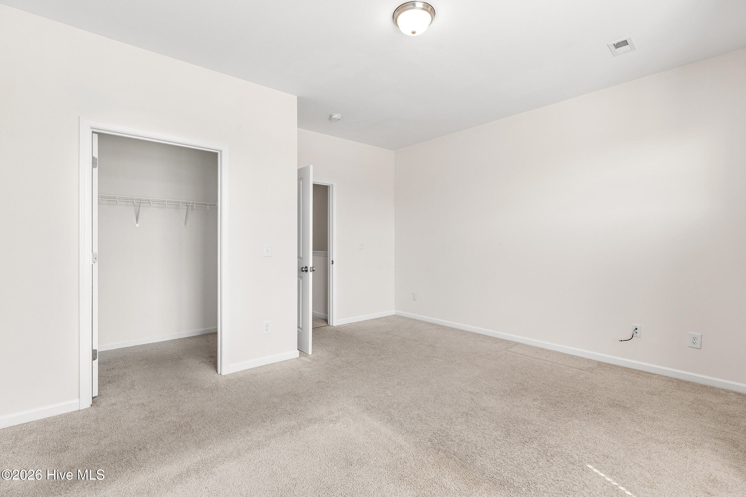 100567584 | Photo 18