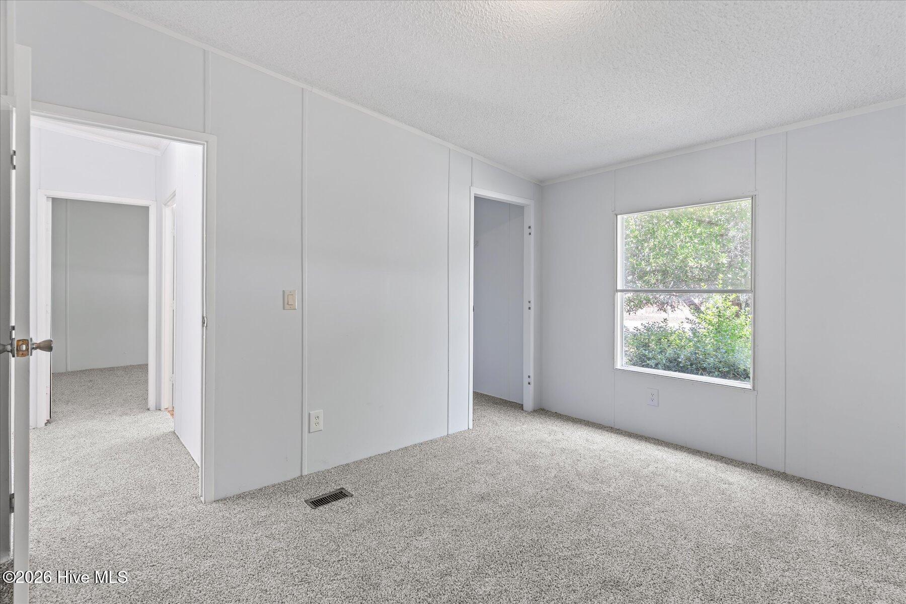 100567568 | Photo 35