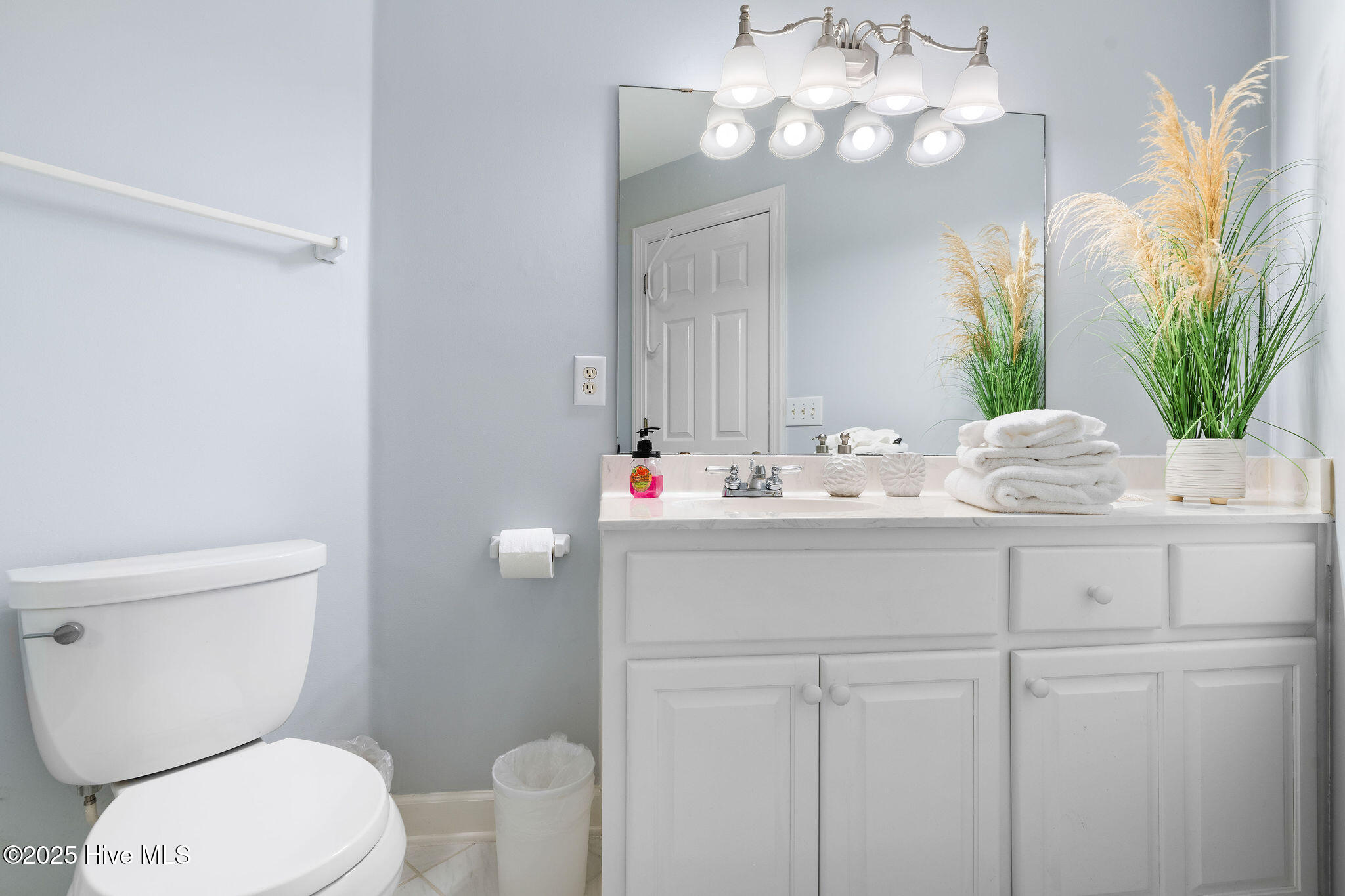 100556700 | Photo 47