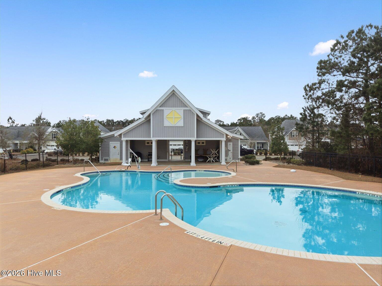 100548864 | Photo 47