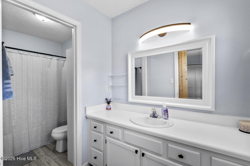 100553305 | Photo 13